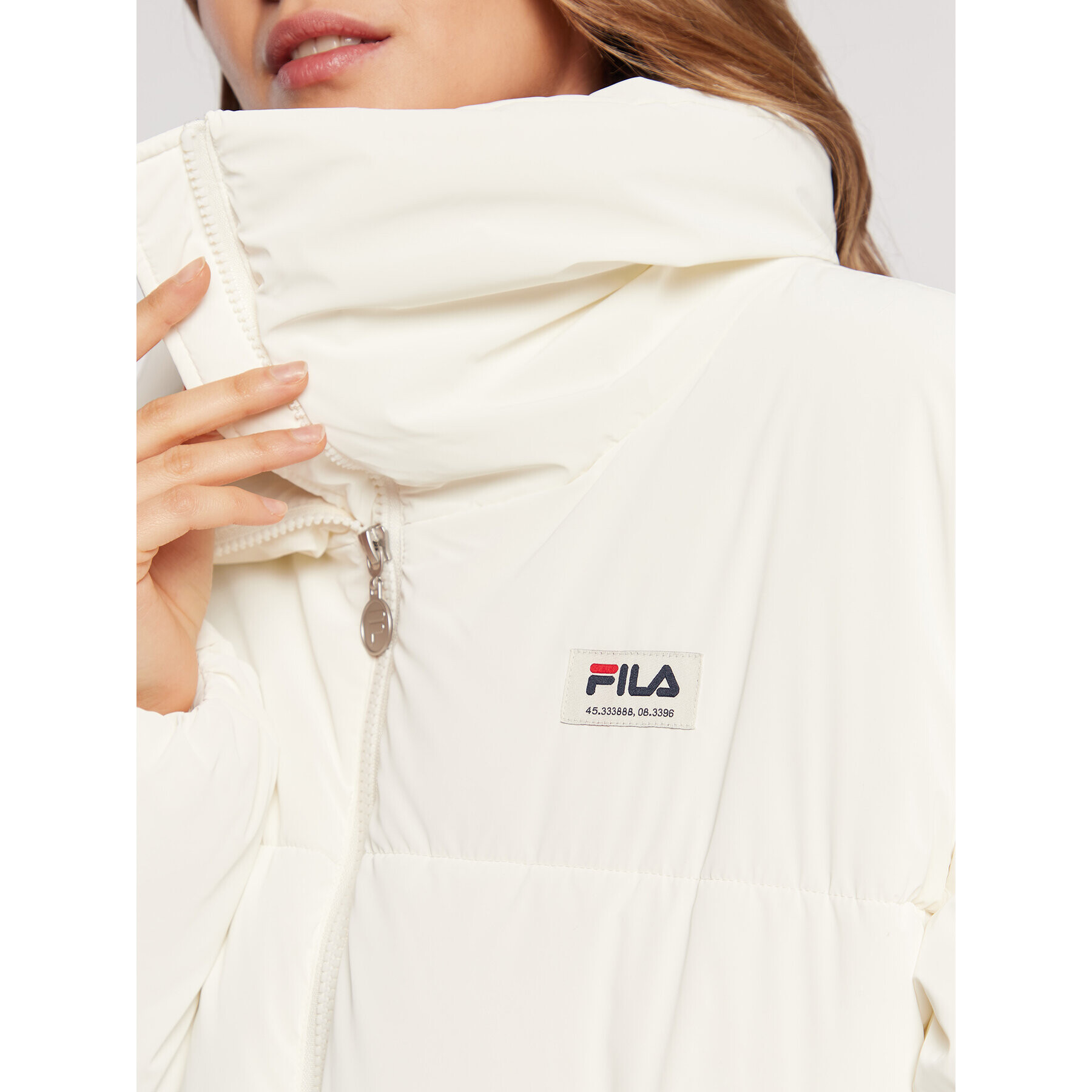 Fila Пухено яке Trilj FAW0252 Бял Regular Fit - Pepit.bg