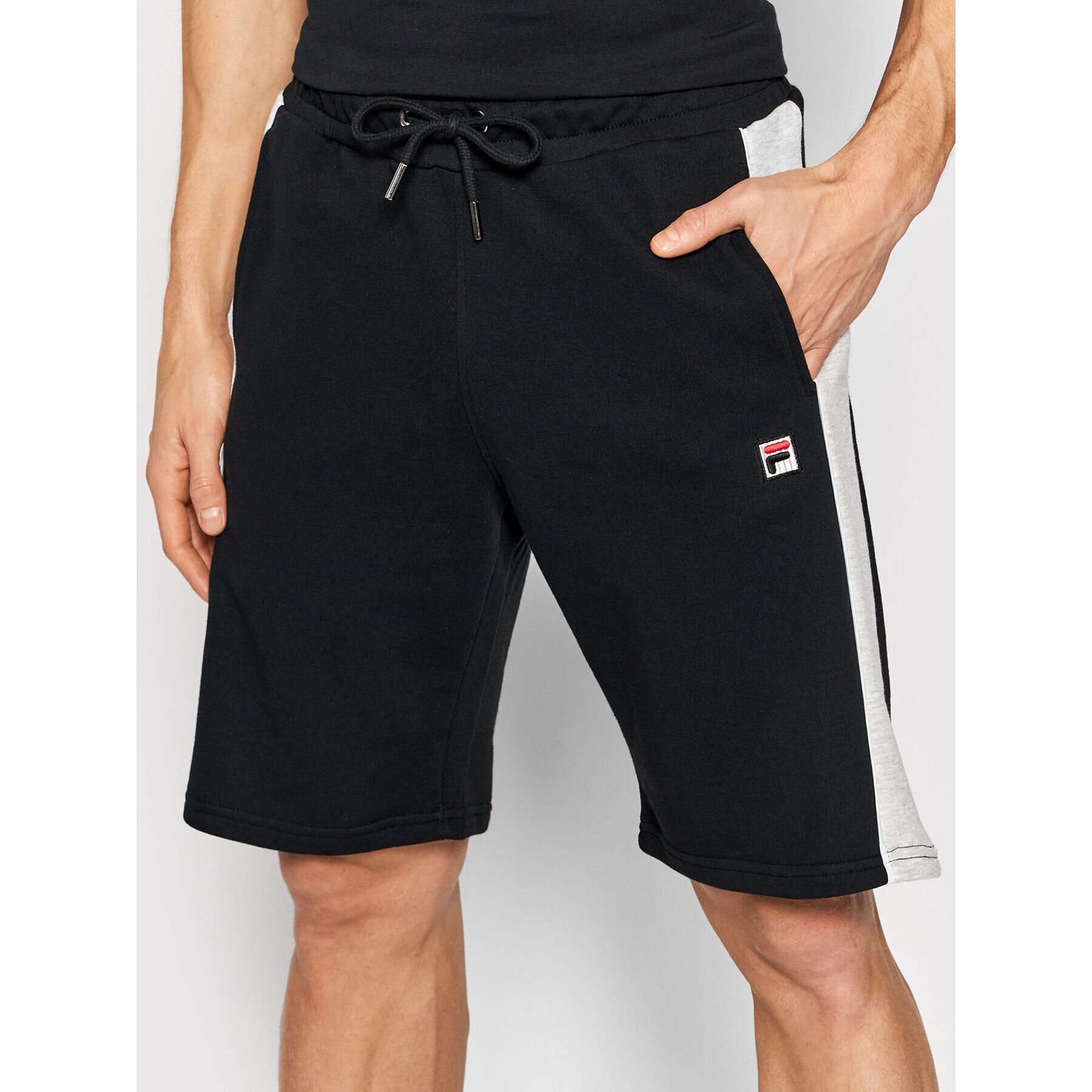 Fila Спортни шорти FAM0077 Черен Relaxed Fit - Pepit.bg