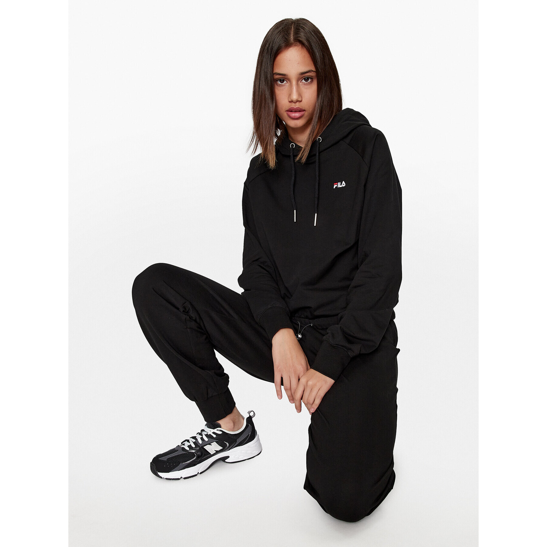 Fila Суитшърт FAW0457 Черен Regular Fit - Pepit.bg