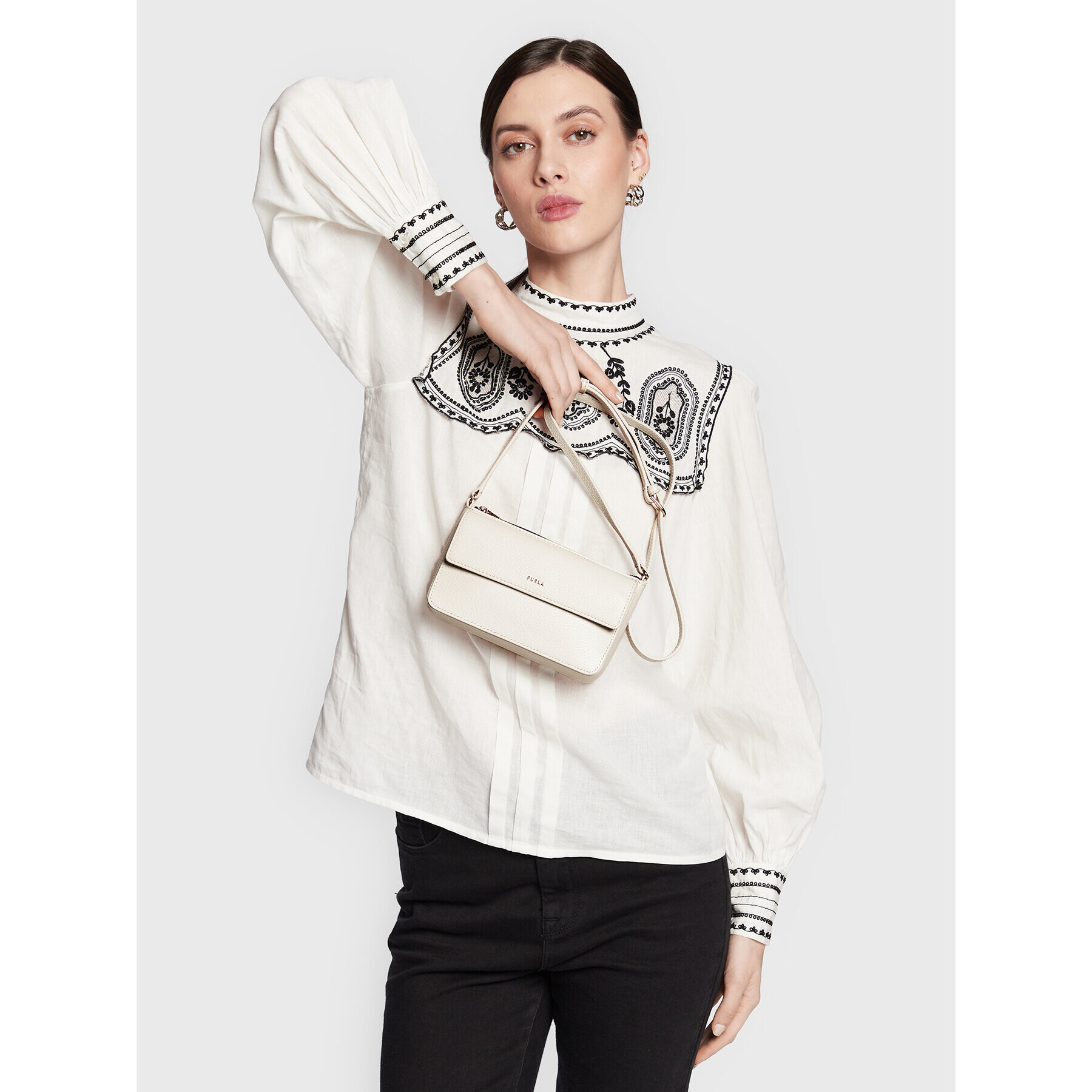 Furla Дамска чанта Skye WE00404-HSF000-1704S-1-007-20-CN-E Бежов - Pepit.bg