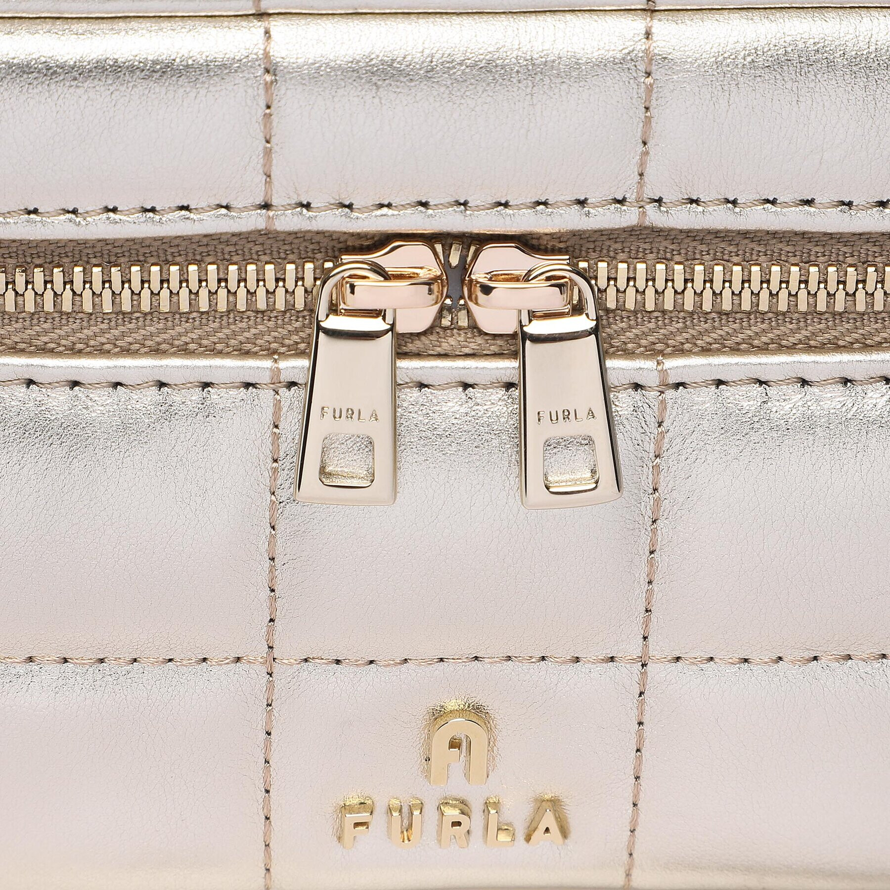 Furla Несесер Camelia WE00361-BX1605-CHA00-1-007-20-CN-E Златист - Pepit.bg