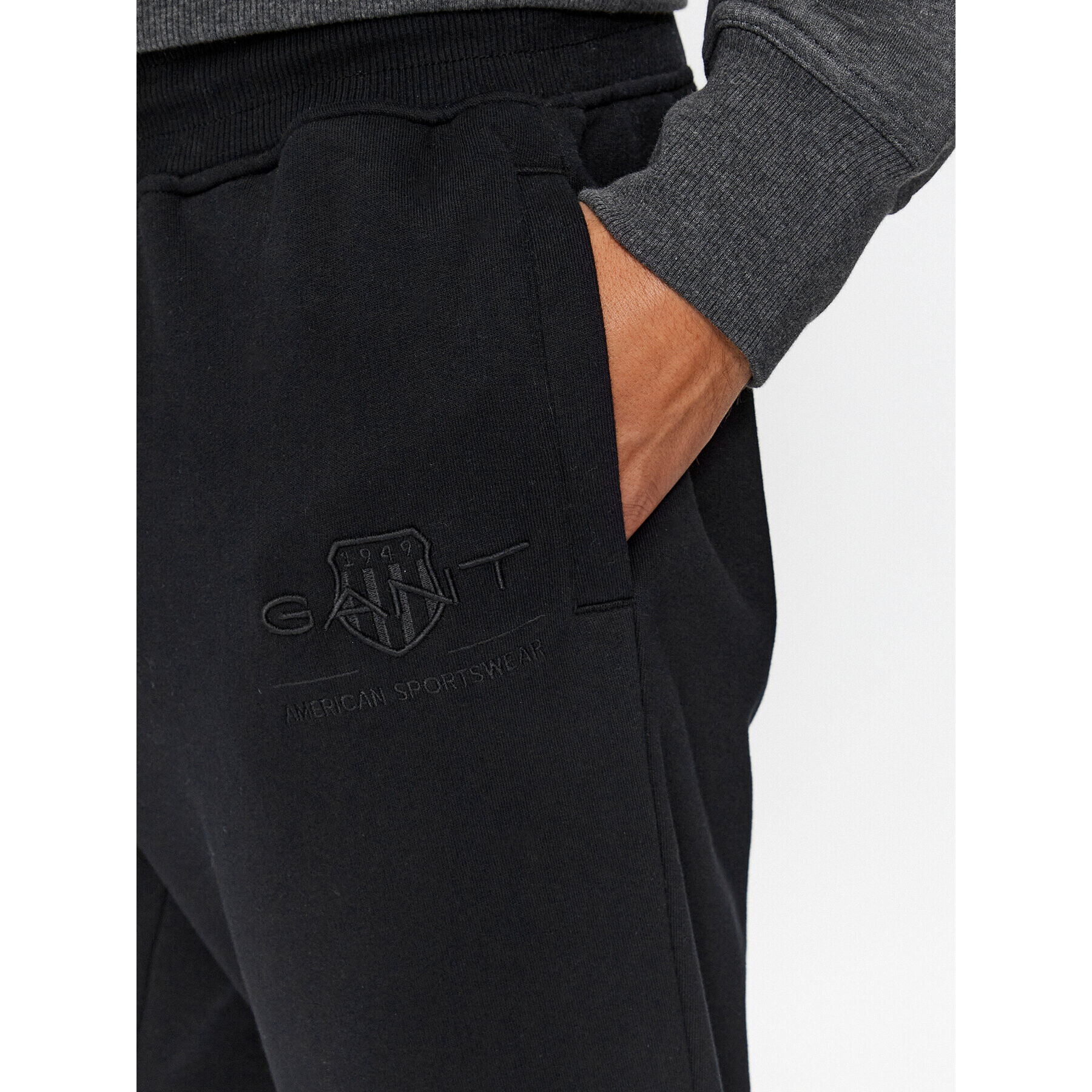 Gant Долнище анцуг Reg Tonal Shield Pants 2039023 Черен Regular Fit - Pepit.bg