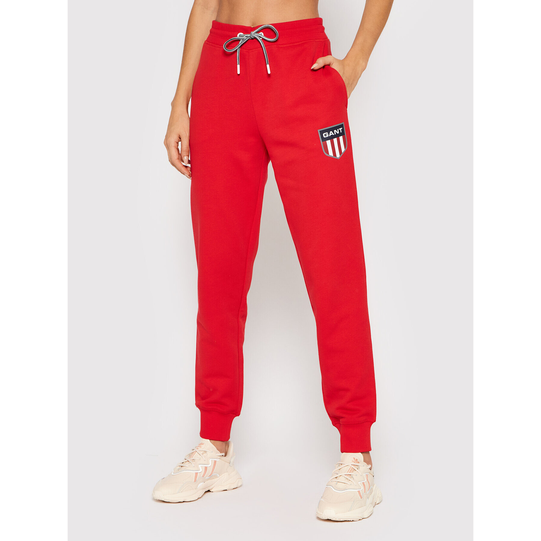 Gant Долнище анцуг Retro Shield 4204919 Червен Relaxed Fit - Pepit.bg