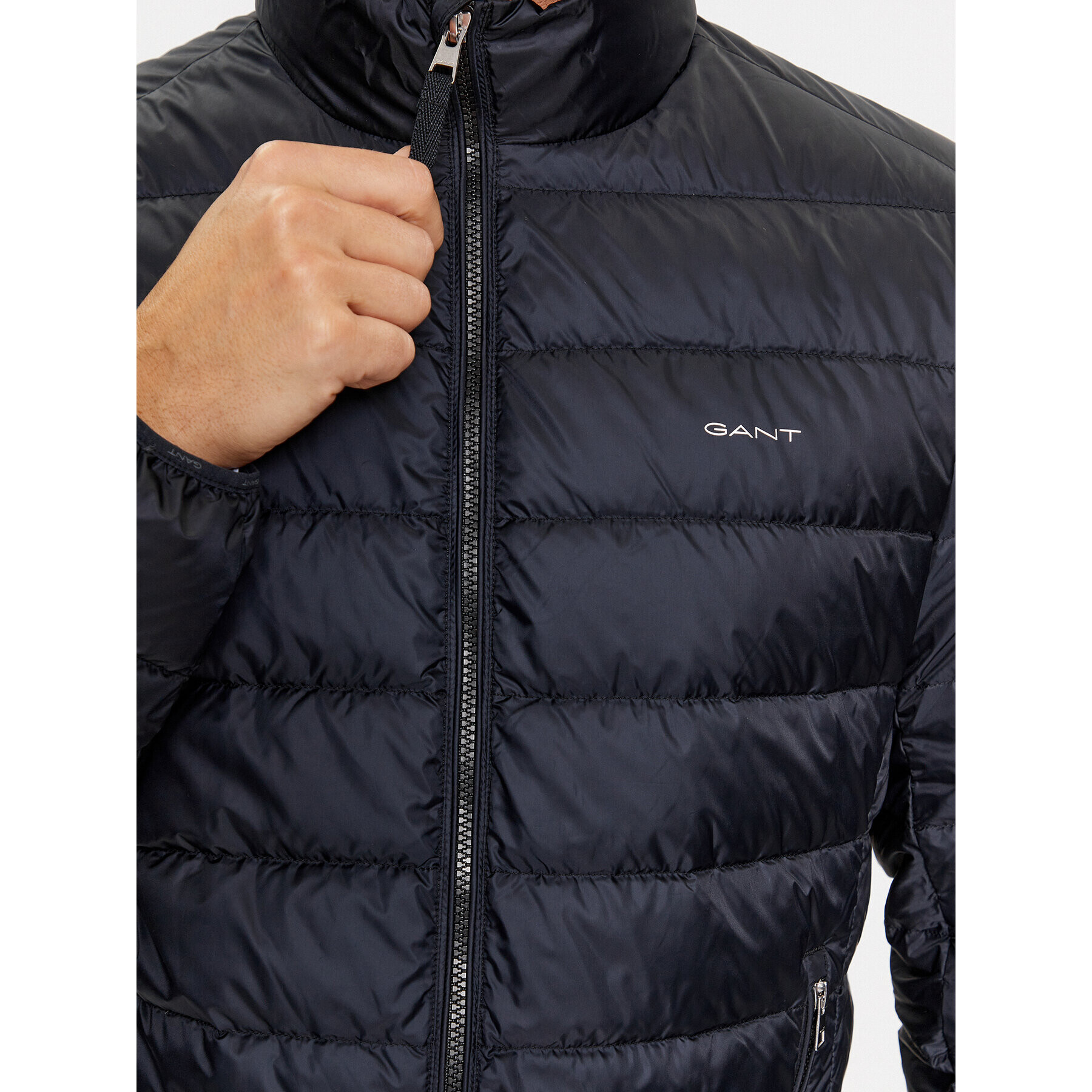 Gant Пухено яке Light Down Jacket 7006298 Черен Regular Fit - Pepit.bg