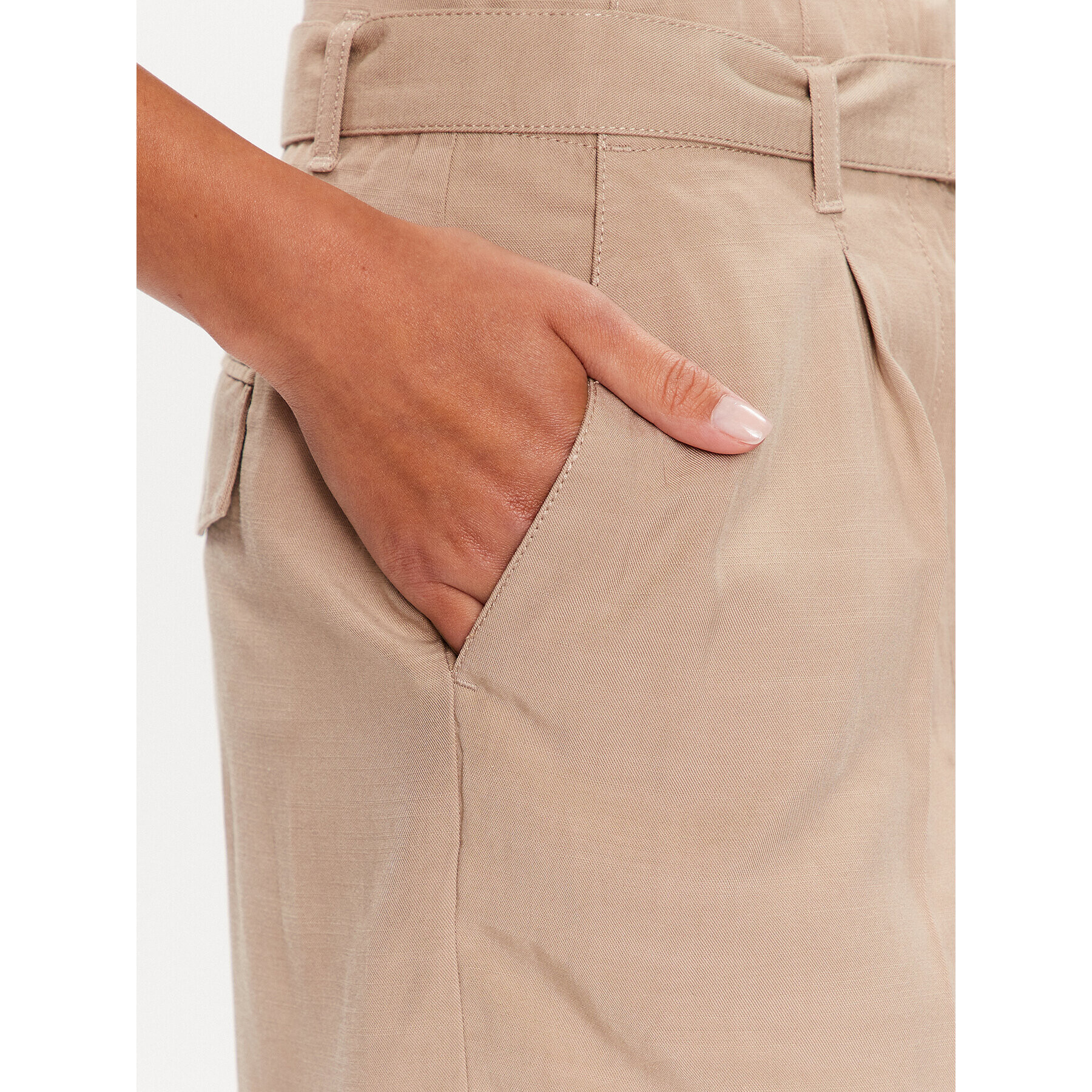 Gant Шорти от плат Belted 4020074 Бежов Relaxed Fit - Pepit.bg
