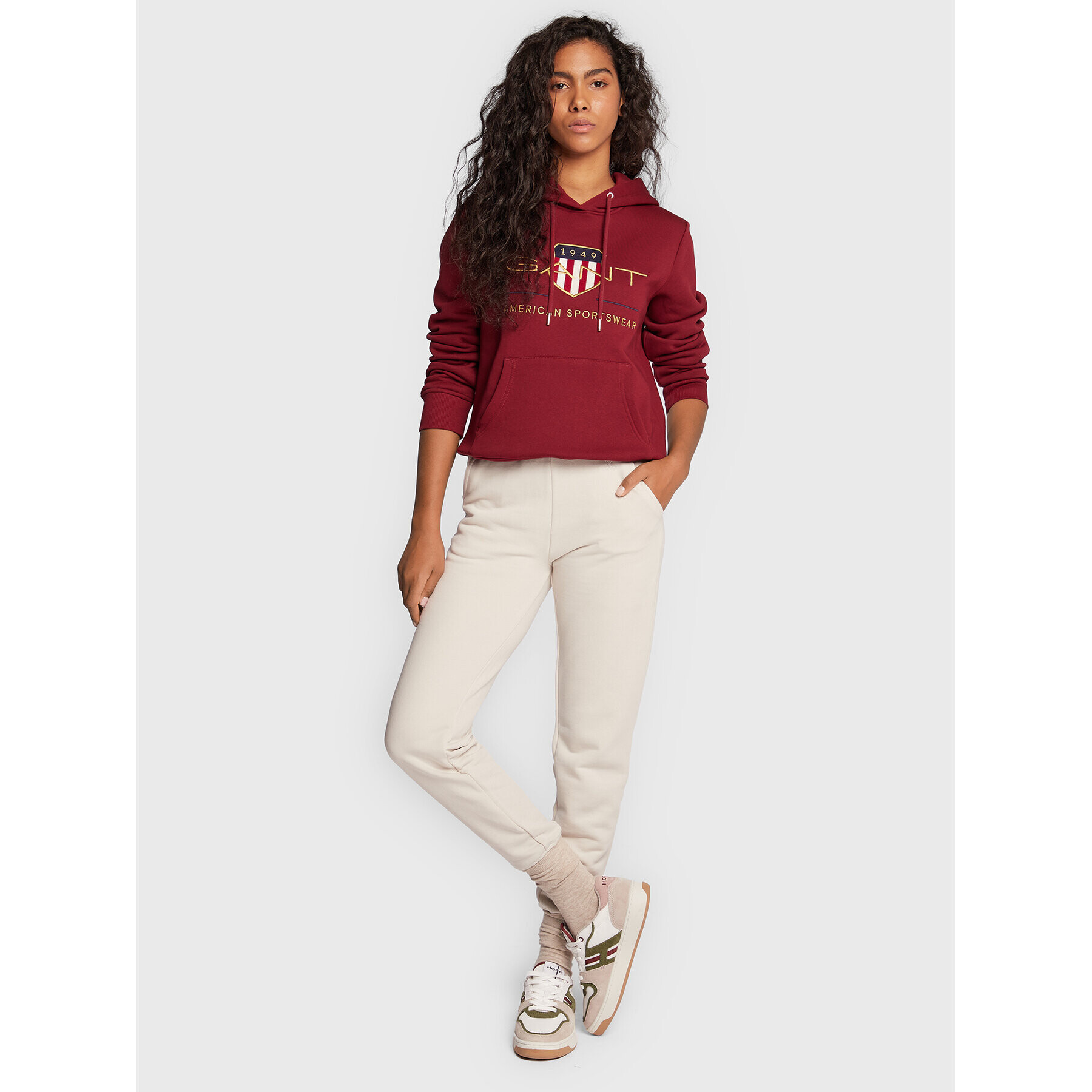 Gant Суитшърт Archive Shield 4204690 Бордо Regular Fit - Pepit.bg