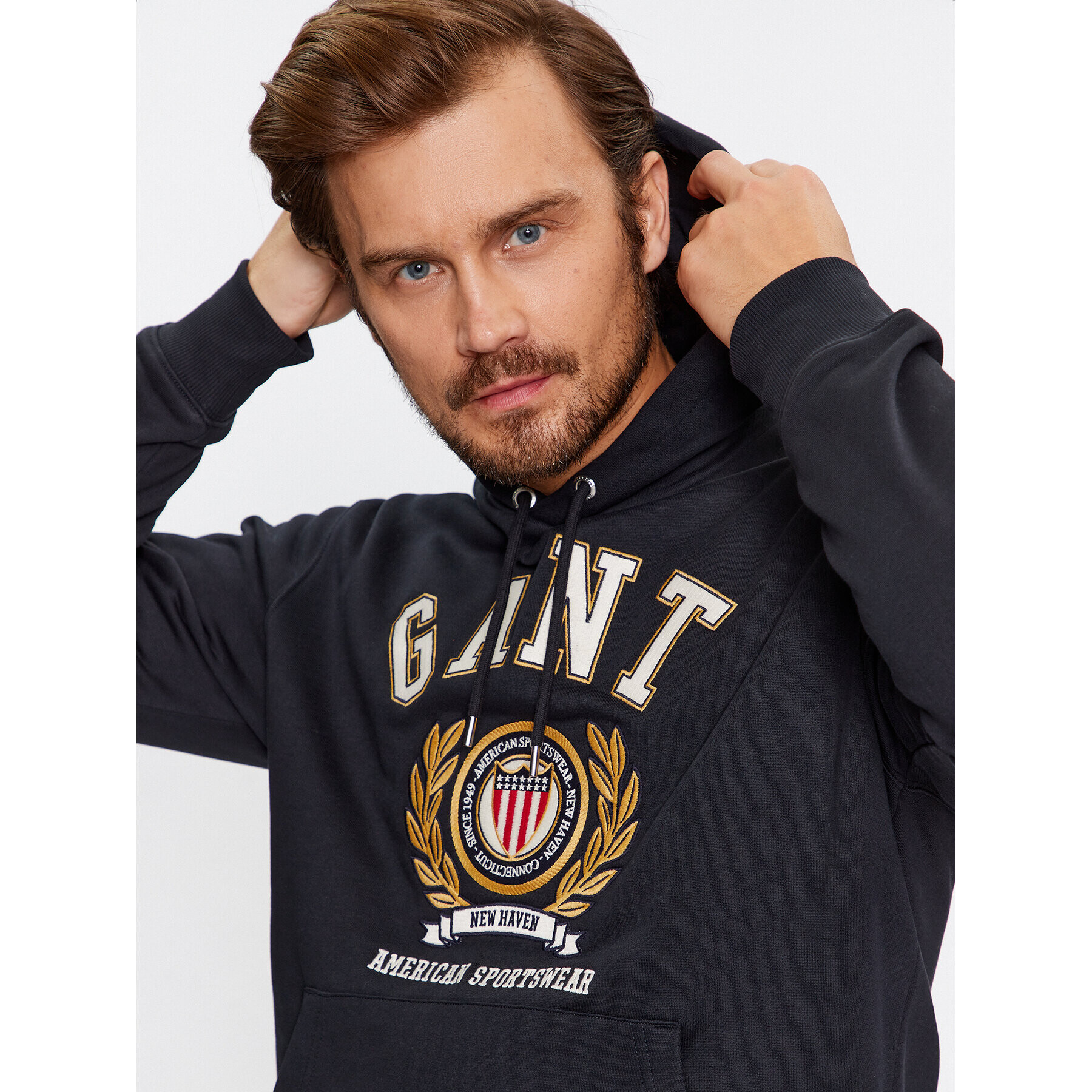 Gant Суитшърт Crest Hoodie 2006069 Черен Relaxed Fit - Pepit.bg