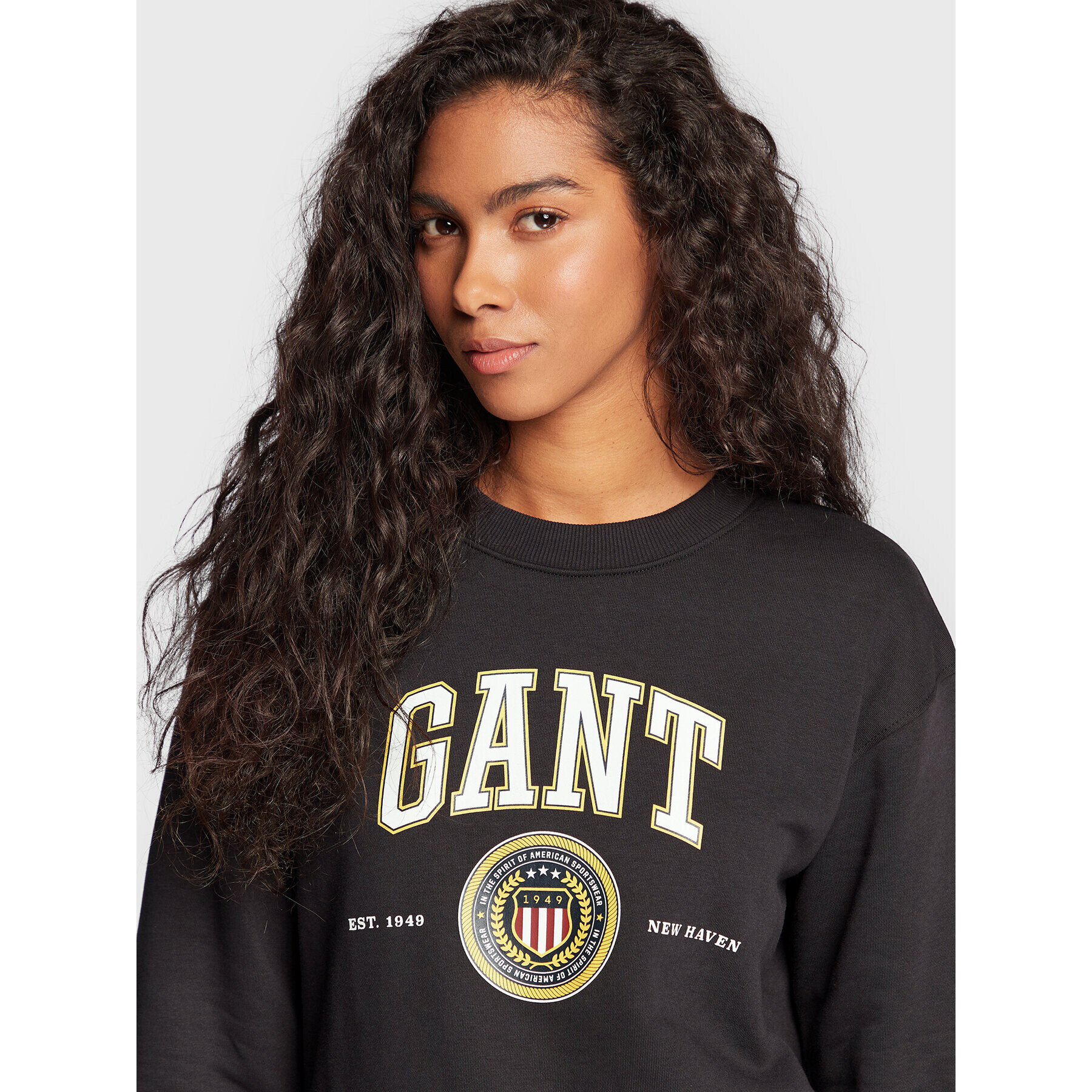 Gant Суитшърт Crest Shield 4203666 Черен Regular Fit - Pepit.bg