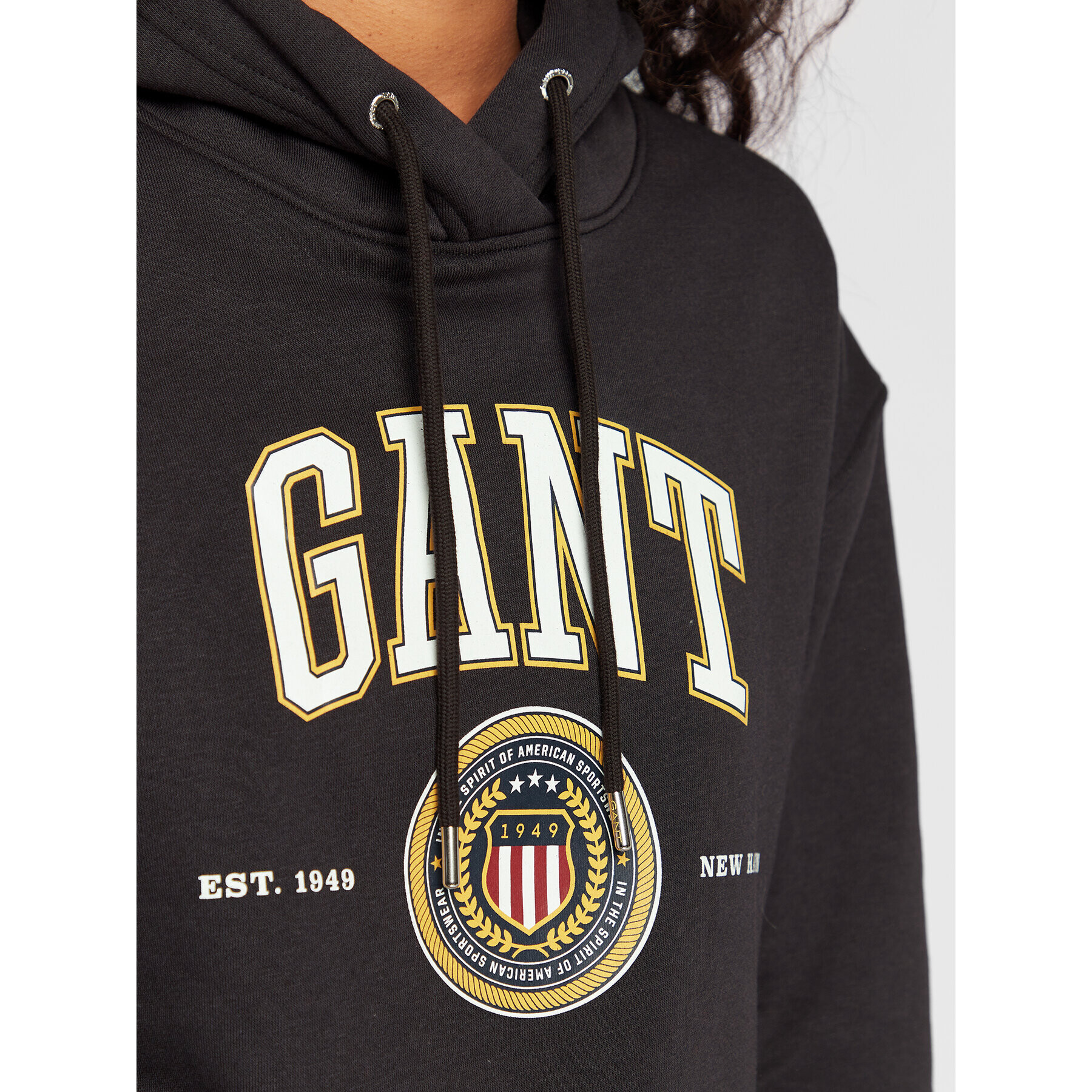 Gant Суитшърт Crest Shield 4203667 Черен Regular Fit - Pepit.bg