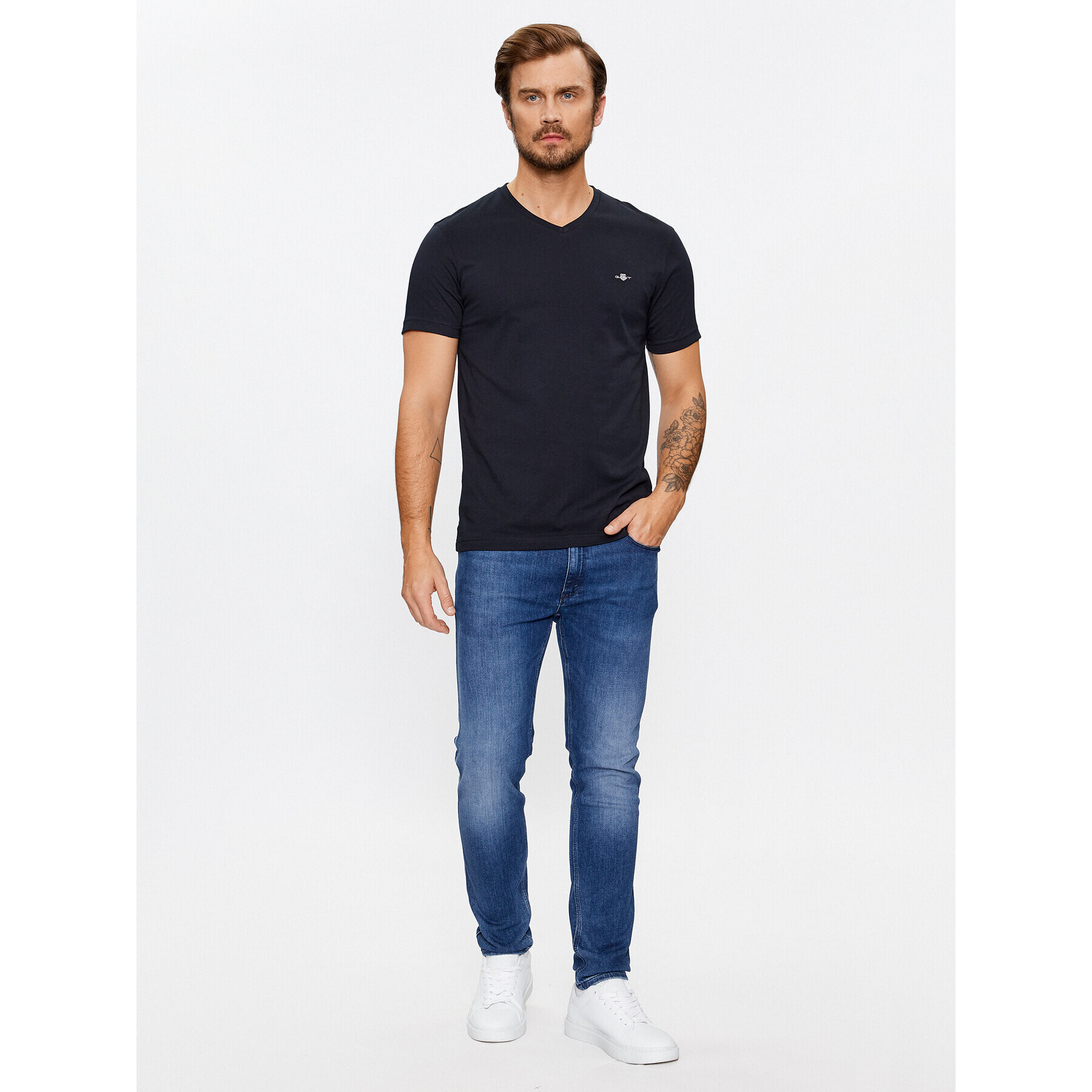 Gant Тишърт Slim Shield V-Neck 2003186 Черен Slim Fit - Pepit.bg