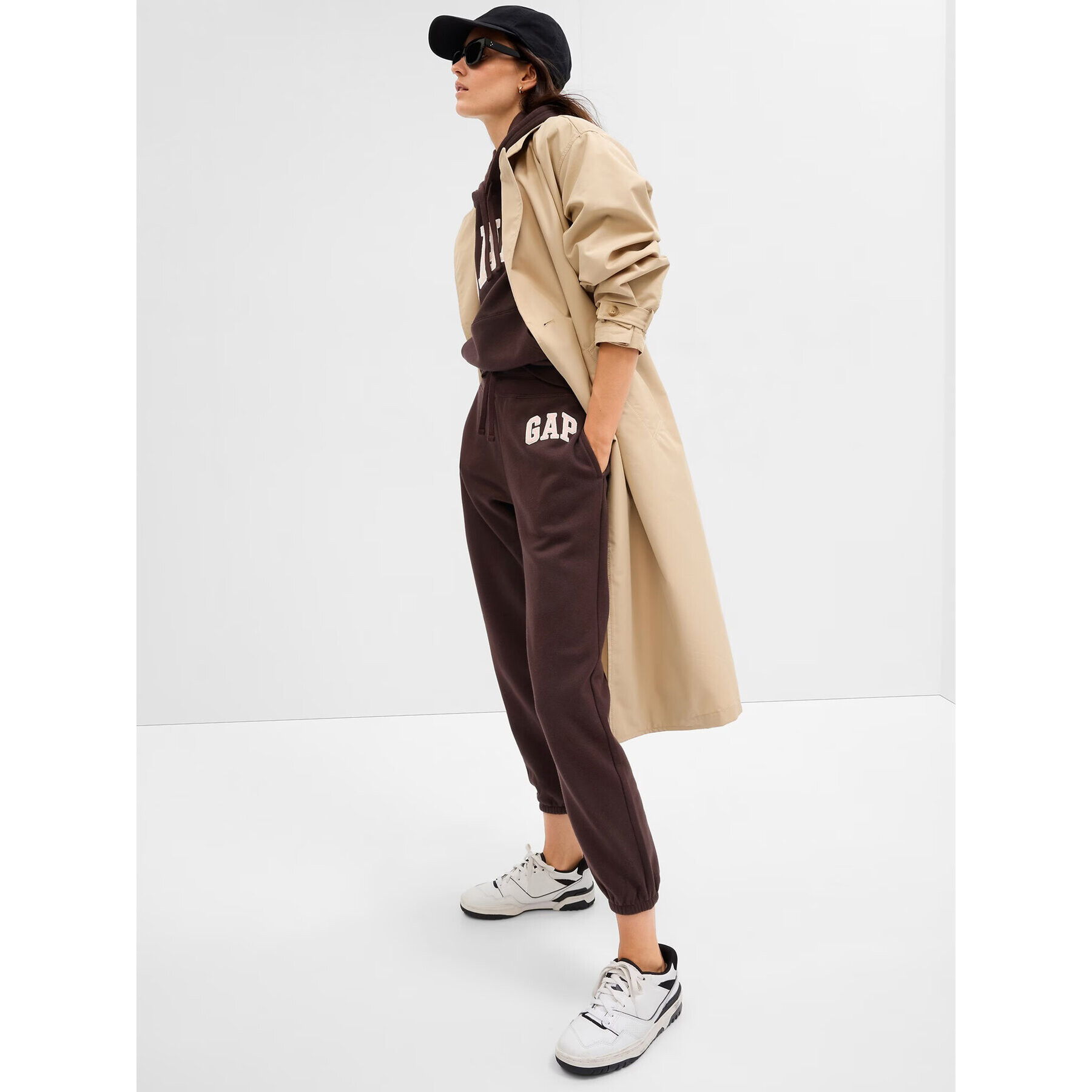 Gap Долнище анцуг 463492-20 Кафяв Regular Fit - Pepit.bg