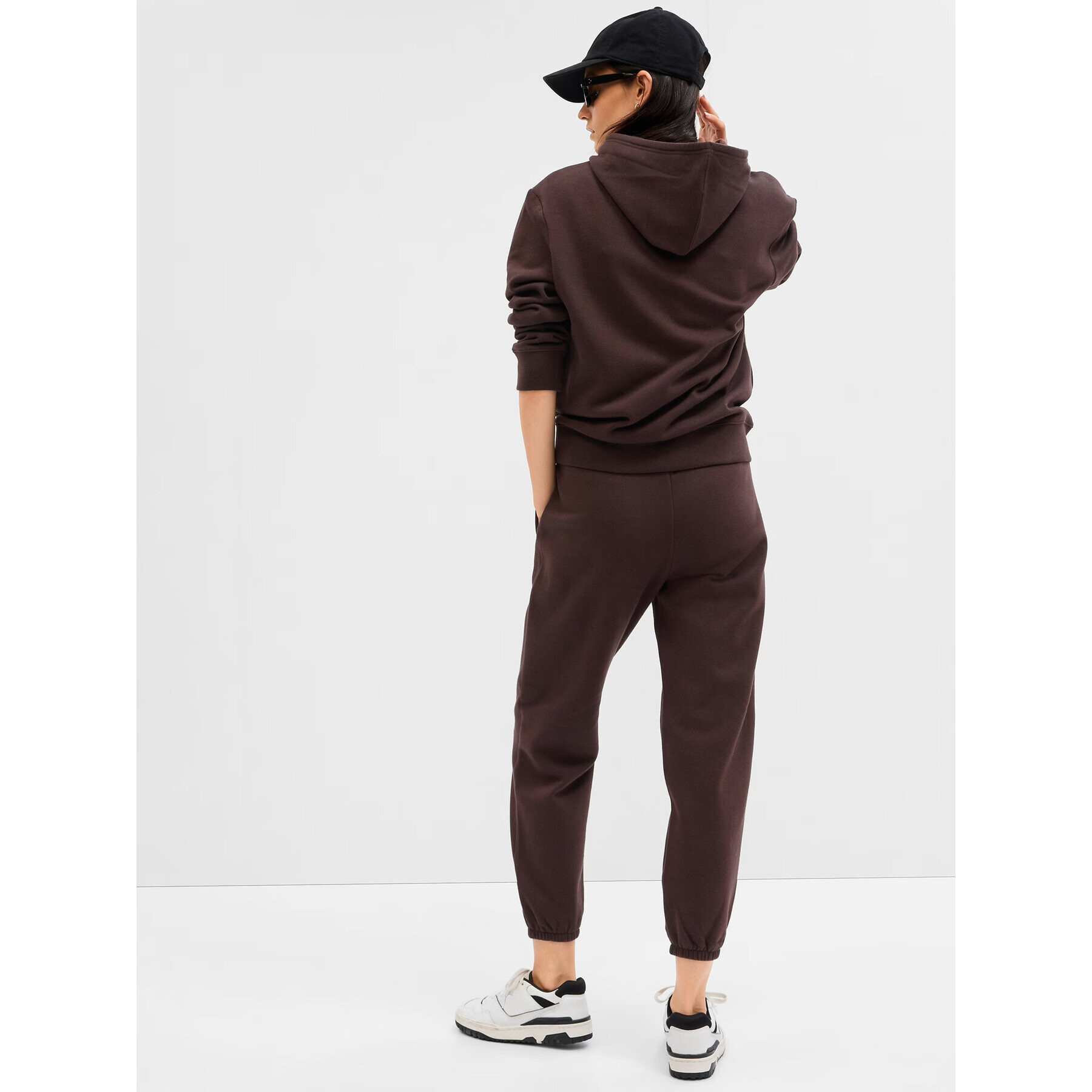 Gap Долнище анцуг 463492-20 Кафяв Regular Fit - Pepit.bg