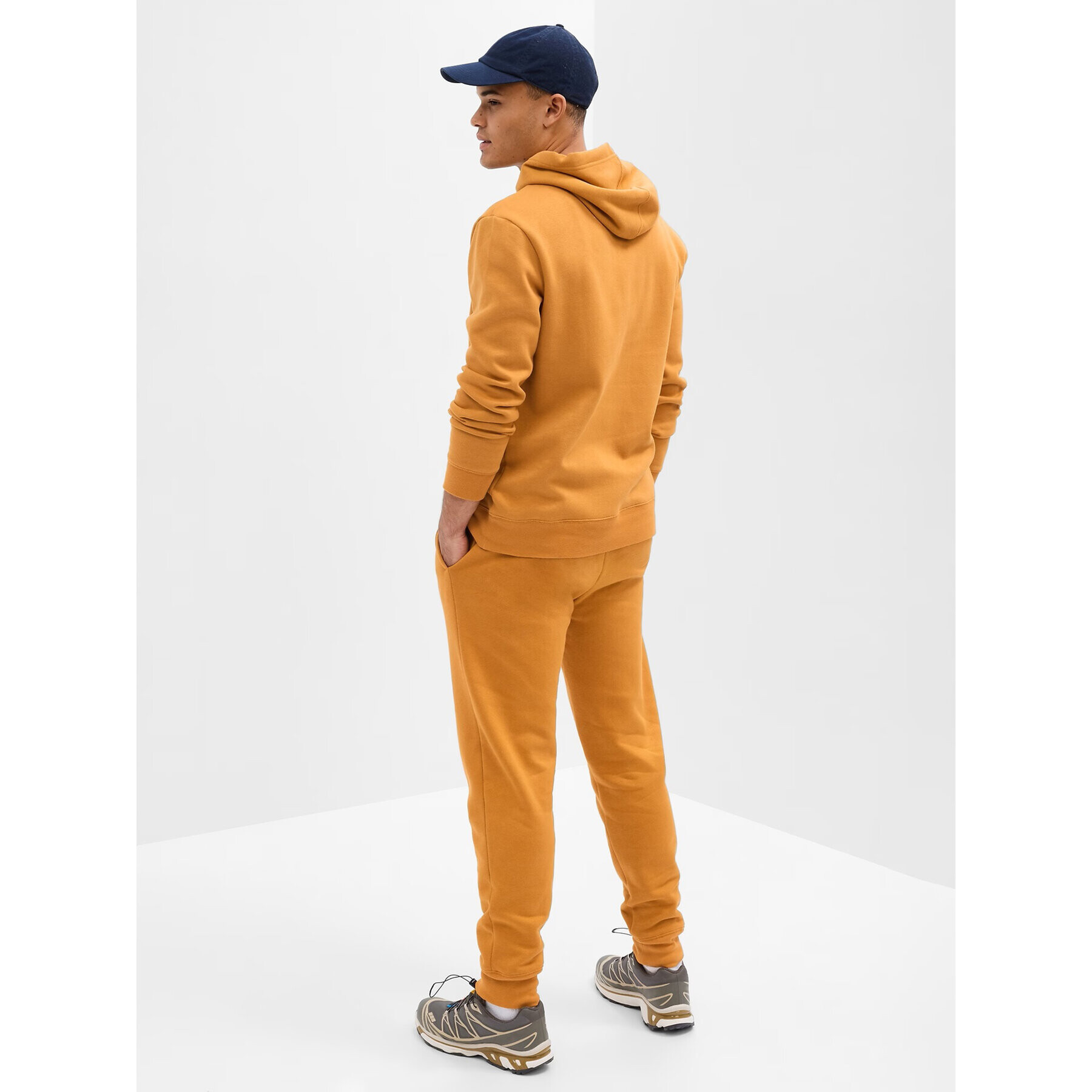 Gap Долнище анцуг 753733-00 Кафяв Regular Fit - Pepit.bg