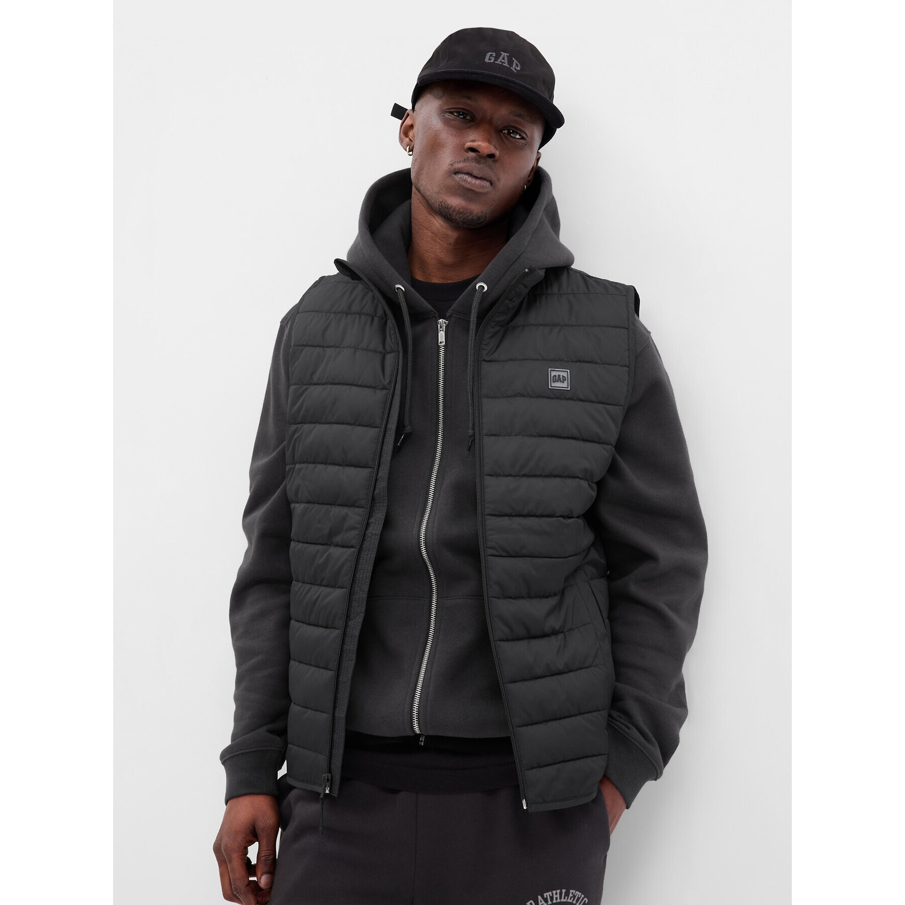 Gap Елек 724655-03 Черен Regular Fit - Pepit.bg