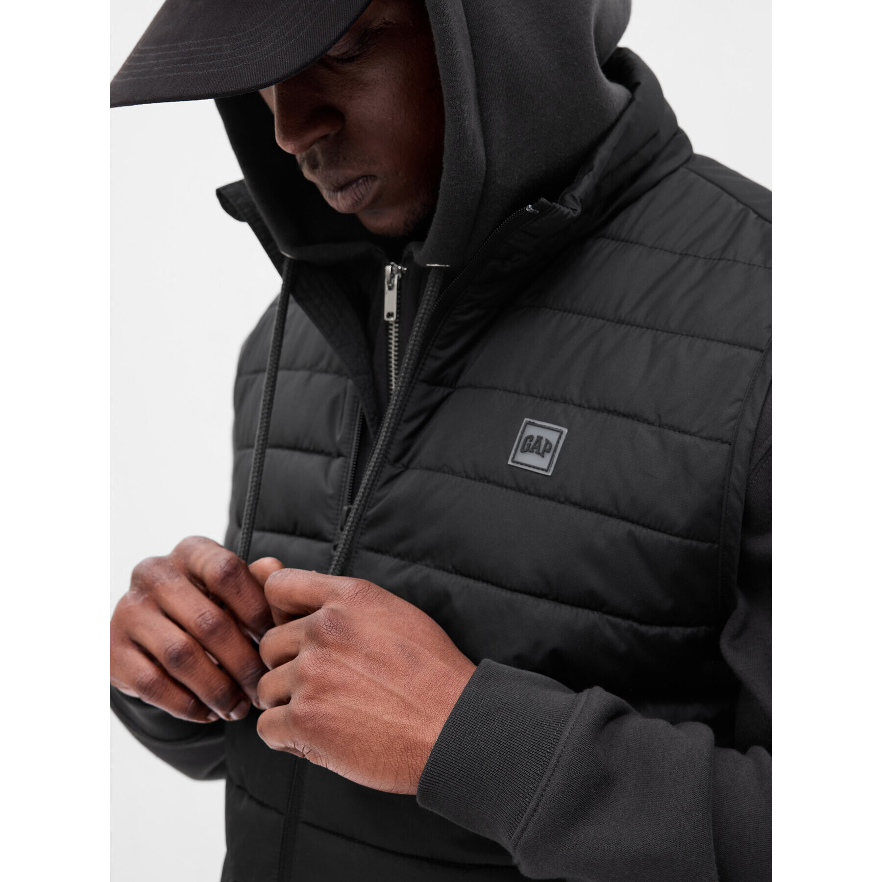 Gap Елек 724655-03 Черен Regular Fit - Pepit.bg