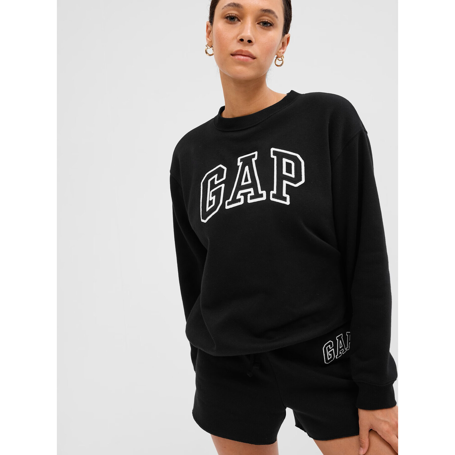 Gap Суитшърт 554936-10 Черен Regular Fit - Pepit.bg