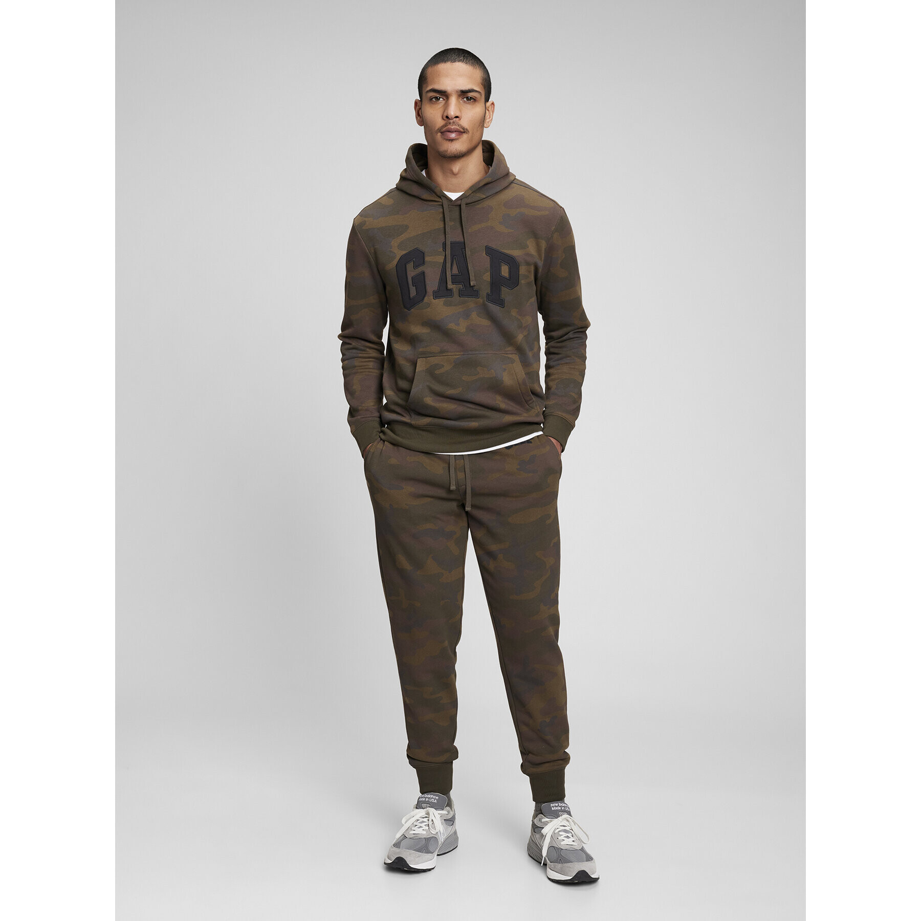 Gap Суитшърт 804039-00 Кафяв Regular Fit - Pepit.bg
