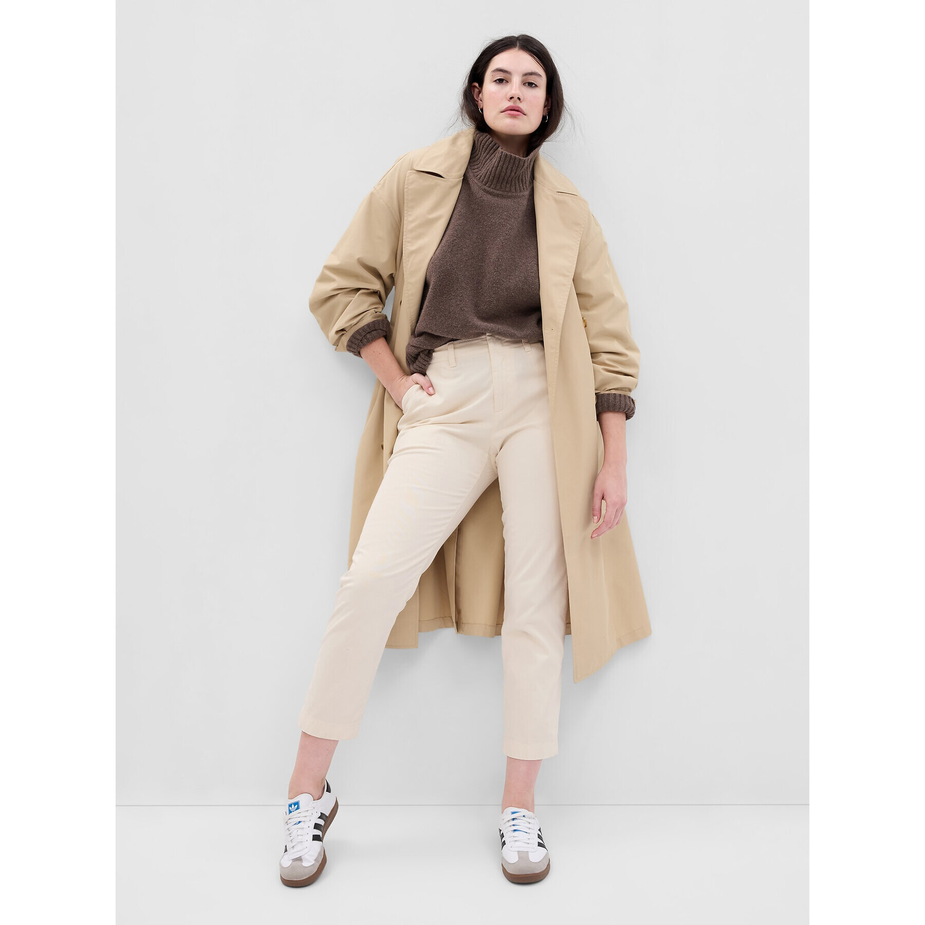 Gap Текстилни панталони 541213-00 Екрю Regular Fit - Pepit.bg
