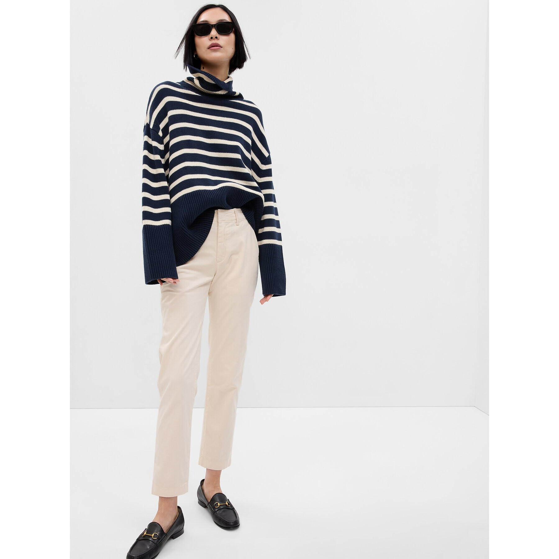 Gap Текстилни панталони 541213-00 Екрю Regular Fit - Pepit.bg