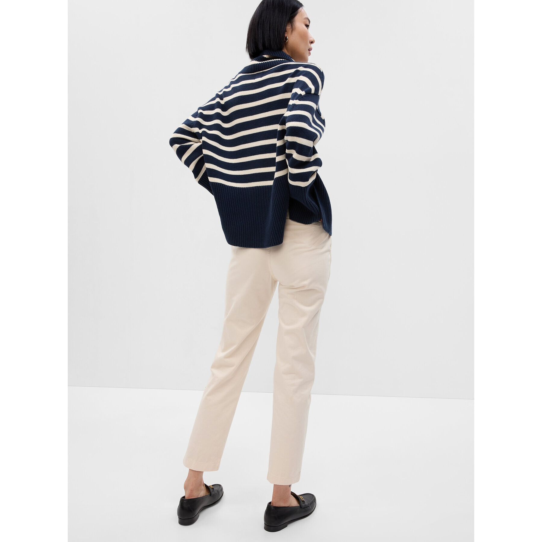 Gap Текстилни панталони 541213-00 Екрю Regular Fit - Pepit.bg