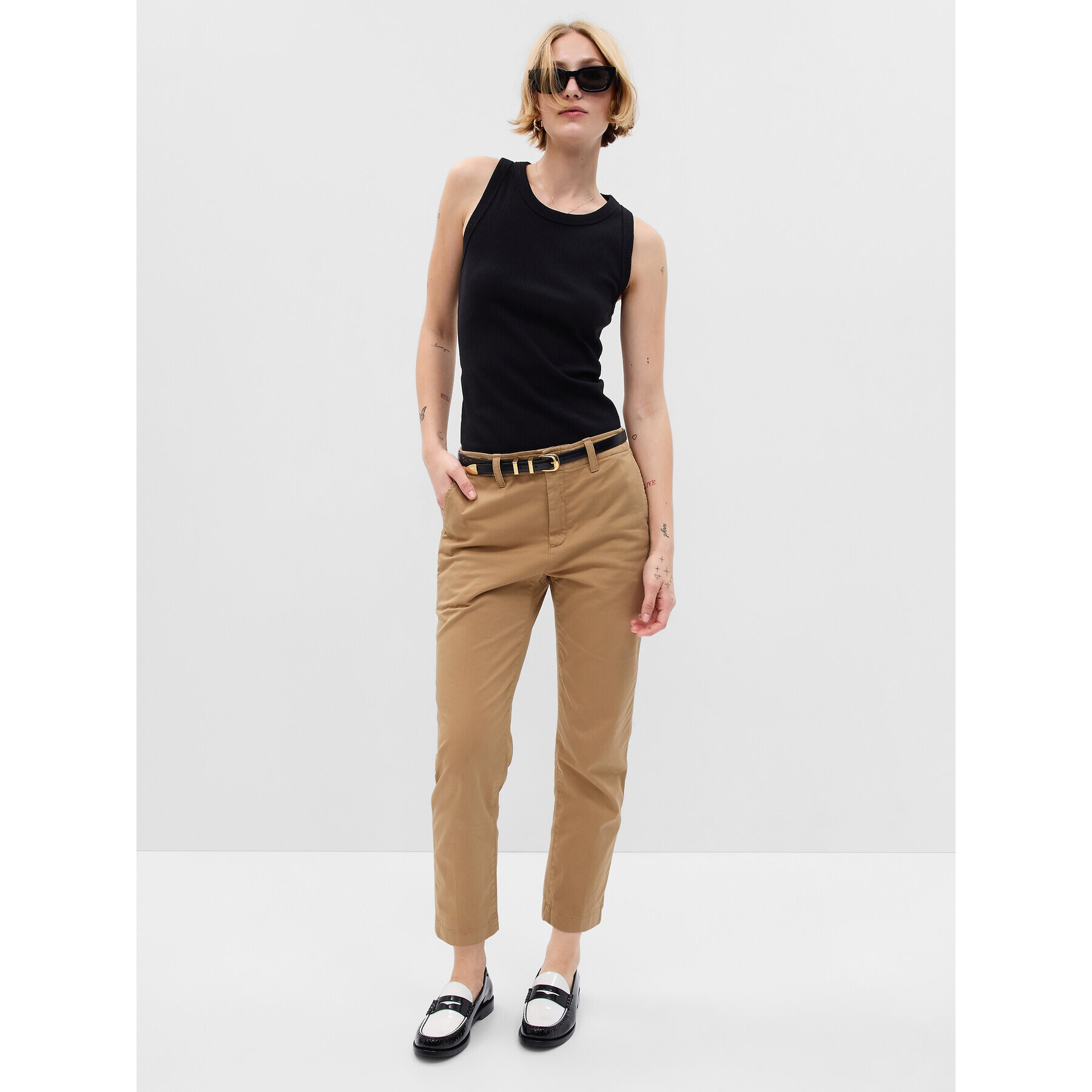 Gap Текстилни панталони 541213-01 Кафяв Regular Fit - Pepit.bg