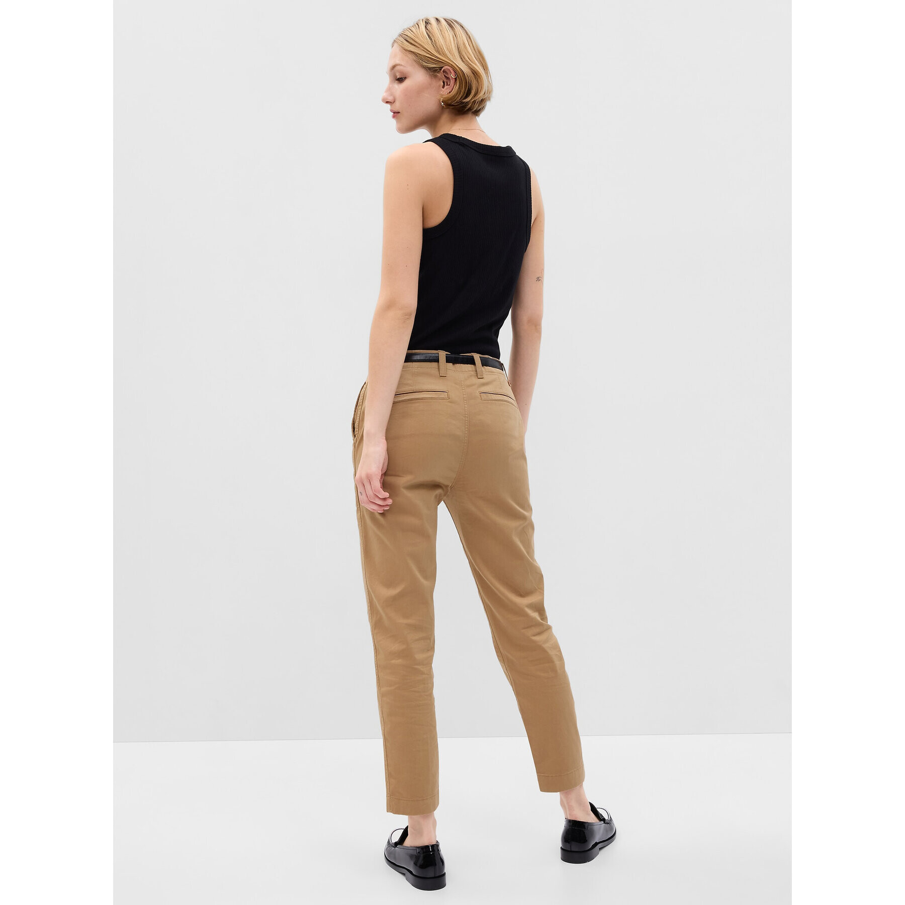 Gap Текстилни панталони 541213-01 Кафяв Regular Fit - Pepit.bg