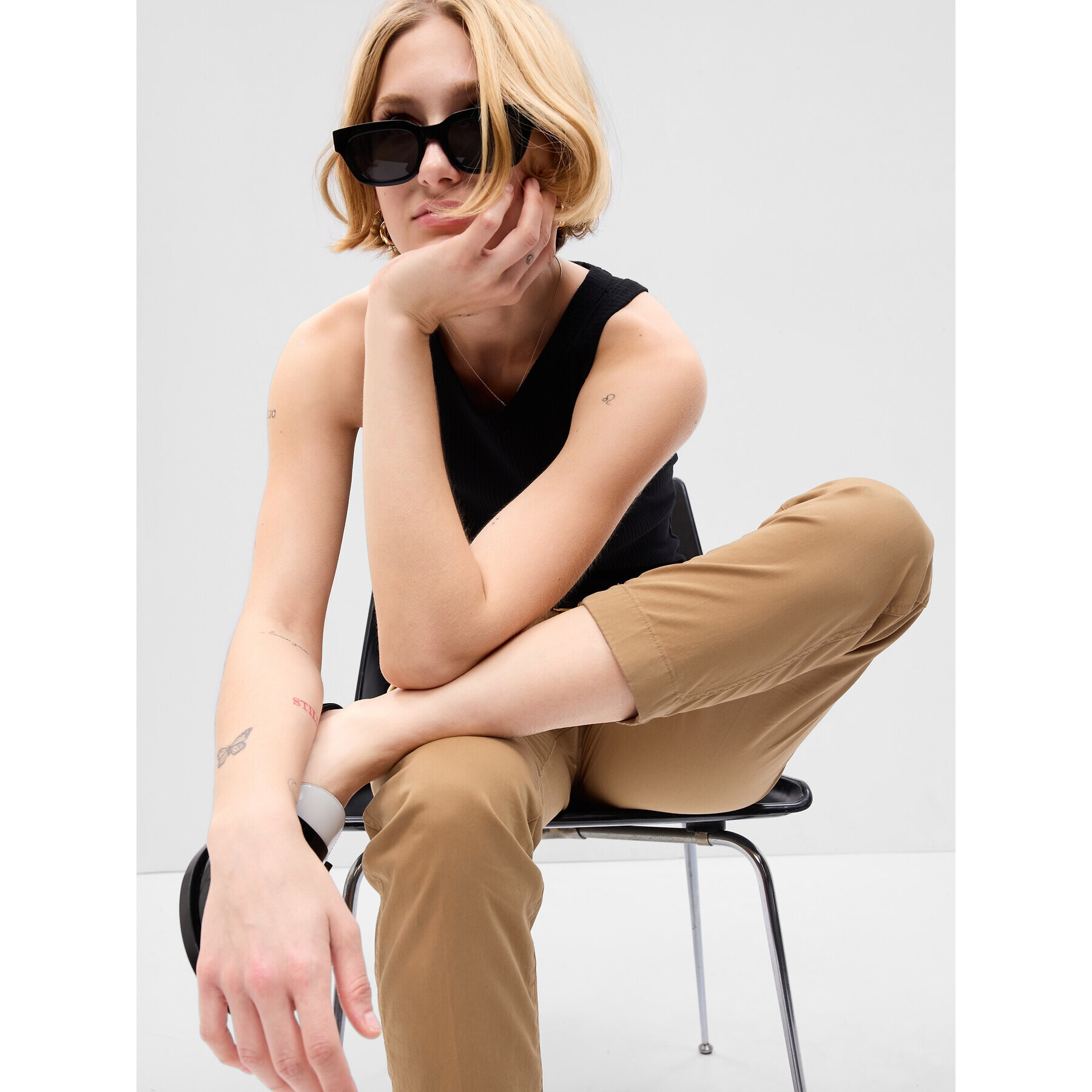 Gap Текстилни панталони 541213-01 Кафяв Regular Fit - Pepit.bg