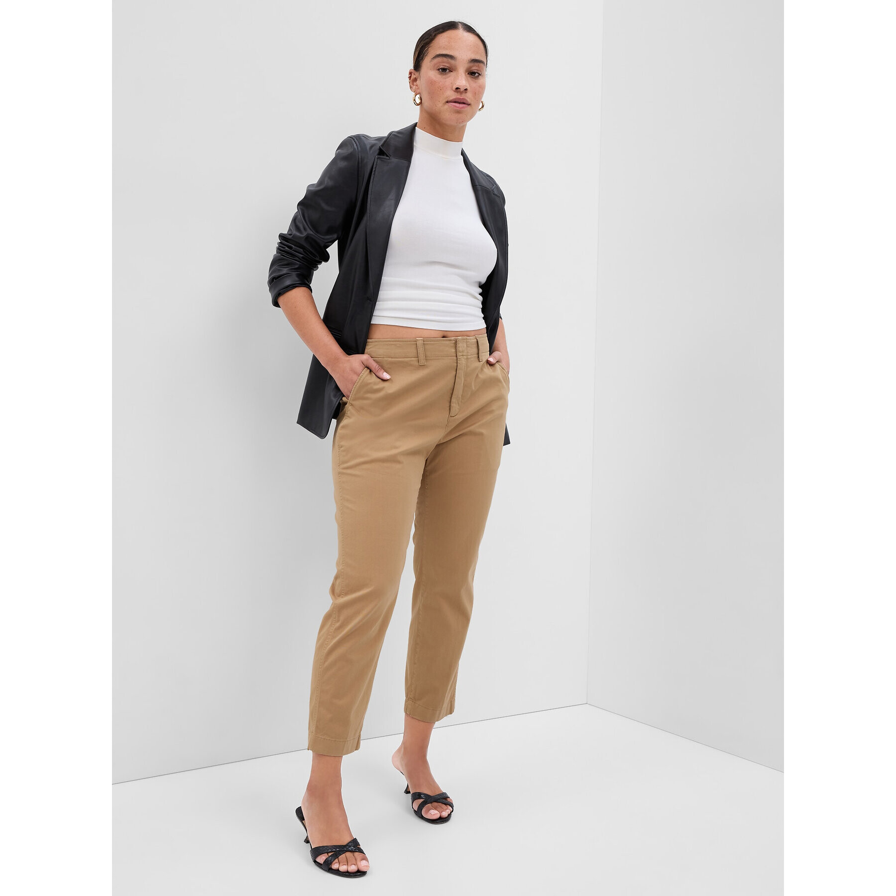 Gap Текстилни панталони 541213-01 Кафяв Regular Fit - Pepit.bg