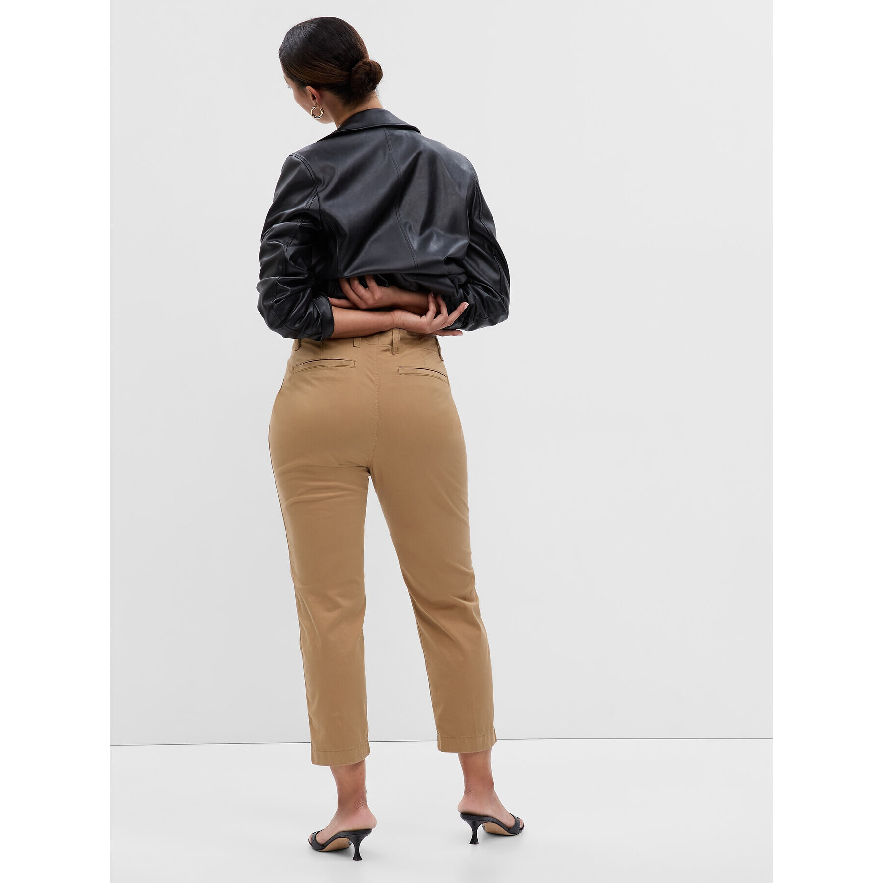 Gap Текстилни панталони 541213-01 Кафяв Regular Fit - Pepit.bg