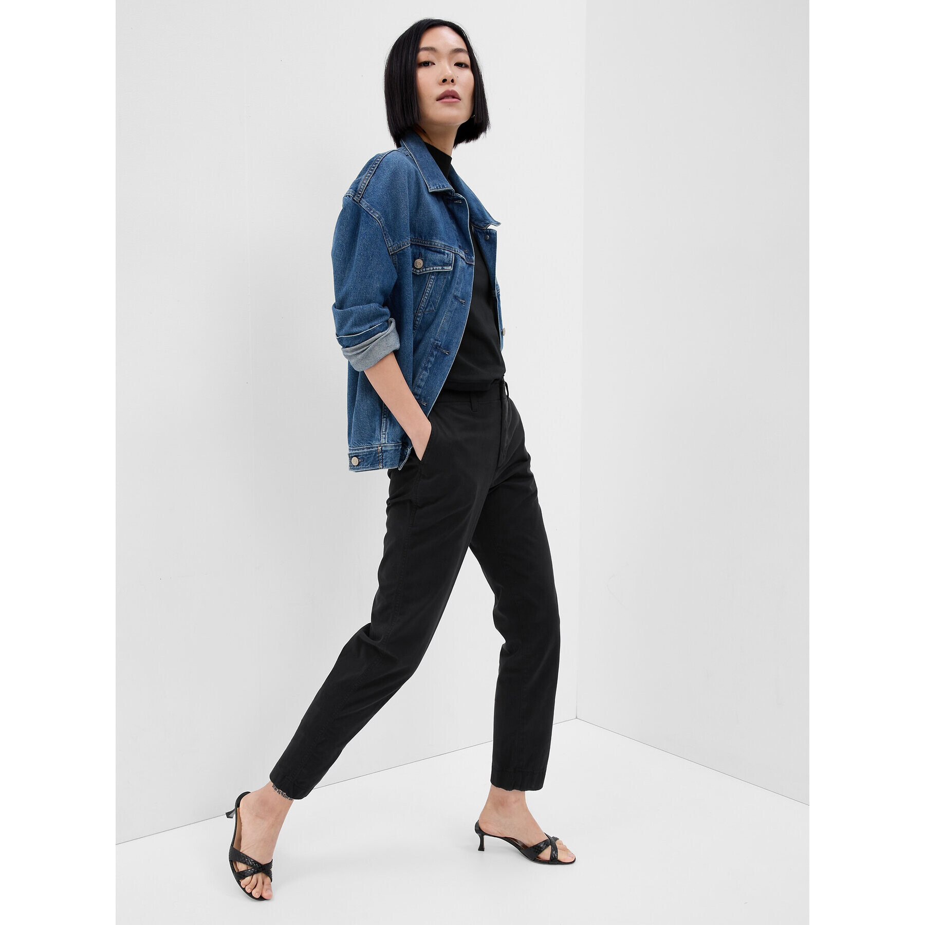 Gap Текстилни панталони 541213-04 Черен Regular Fit - Pepit.bg