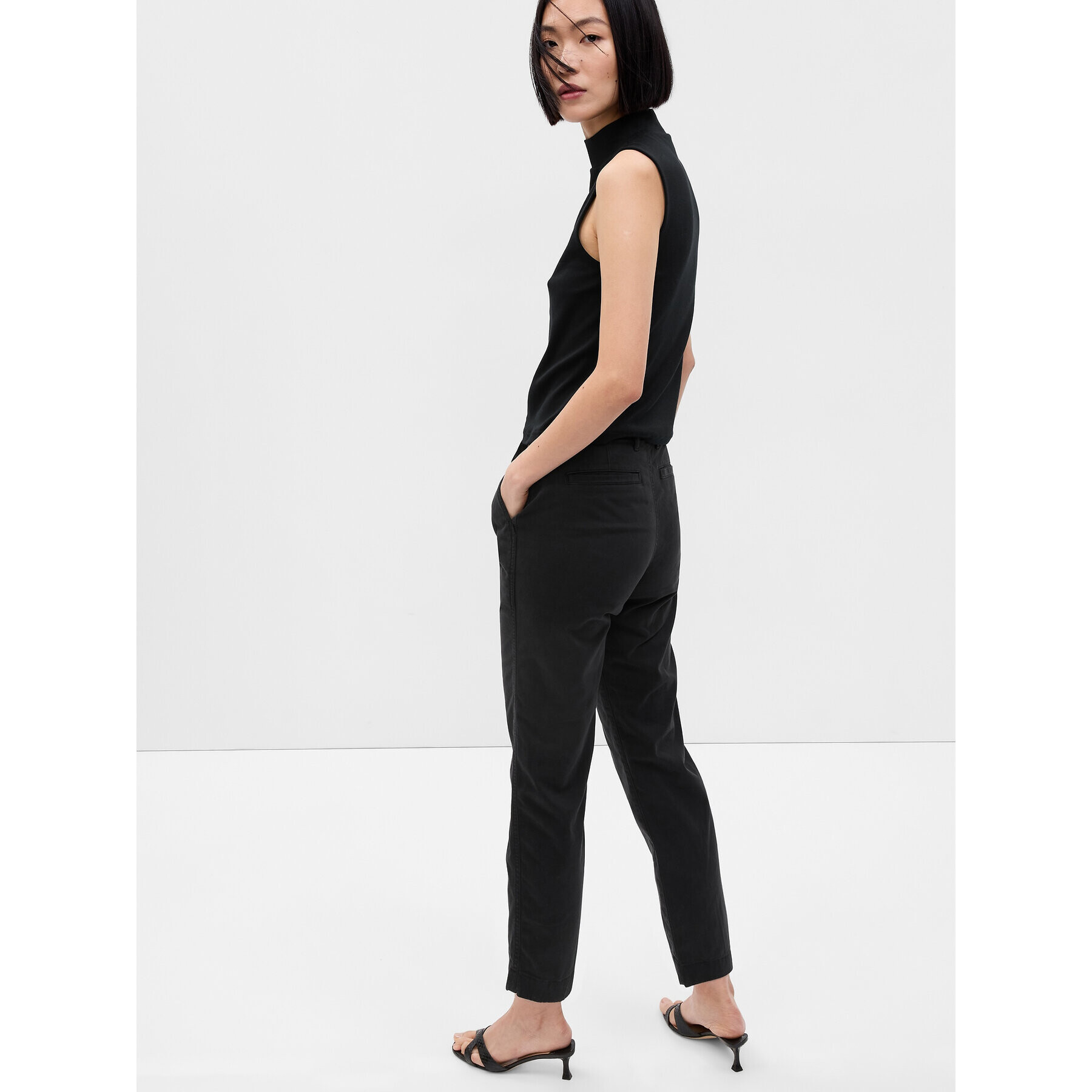 Gap Текстилни панталони 541213-04 Черен Regular Fit - Pepit.bg