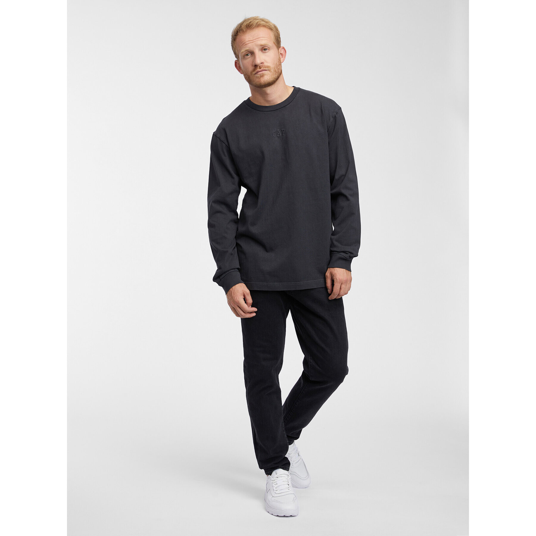 Gap Тениска с дълъг ръкав 776692-00 Черен Regular Fit - Pepit.bg