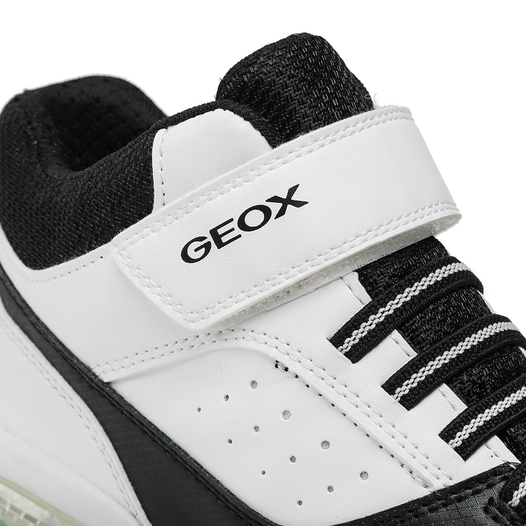 Geox Сникърси J Illuminus Boy J36GVB 05411 C0404 DD Бял - Pepit.bg