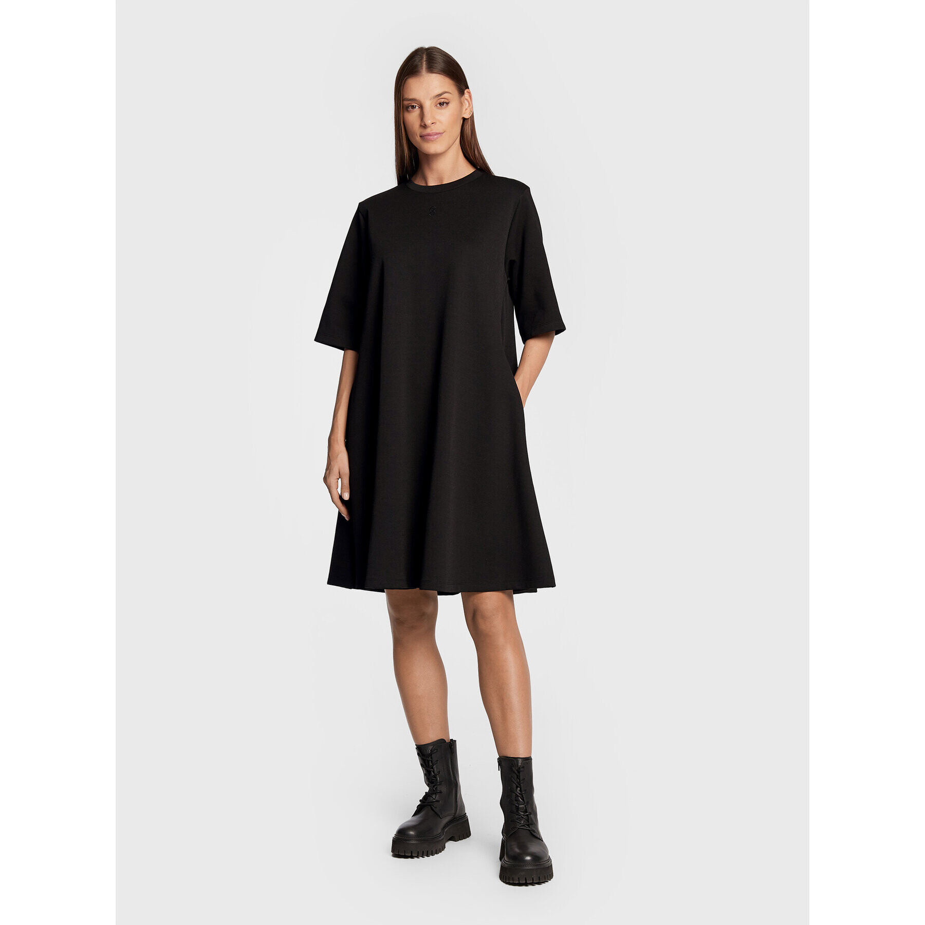Gestuz Ежедневна рокля Imina 10906326 Черен Oversize - Pepit.bg
