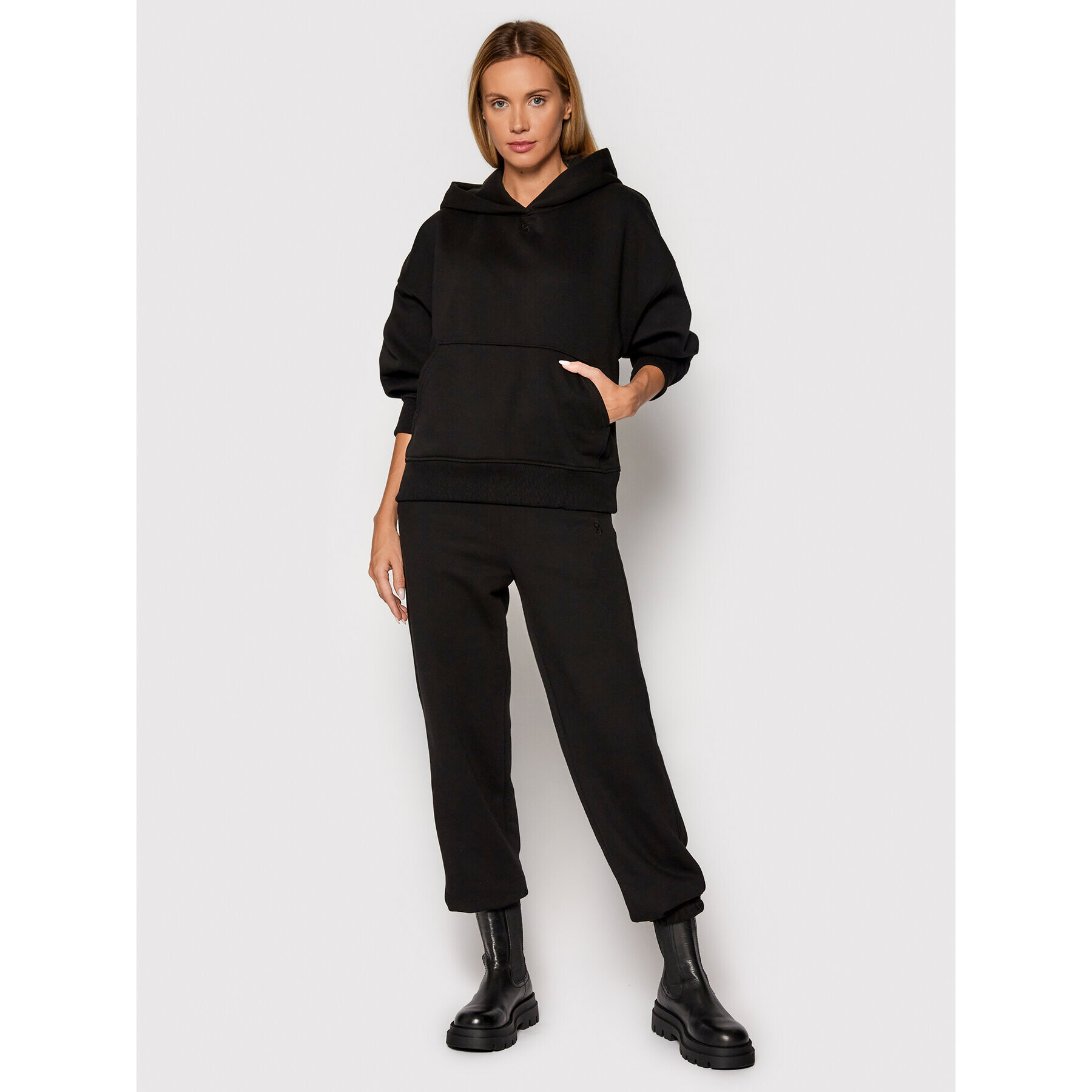 Gestuz Суитшърт Rubigz 10905435 Черен Loose Fit - Pepit.bg