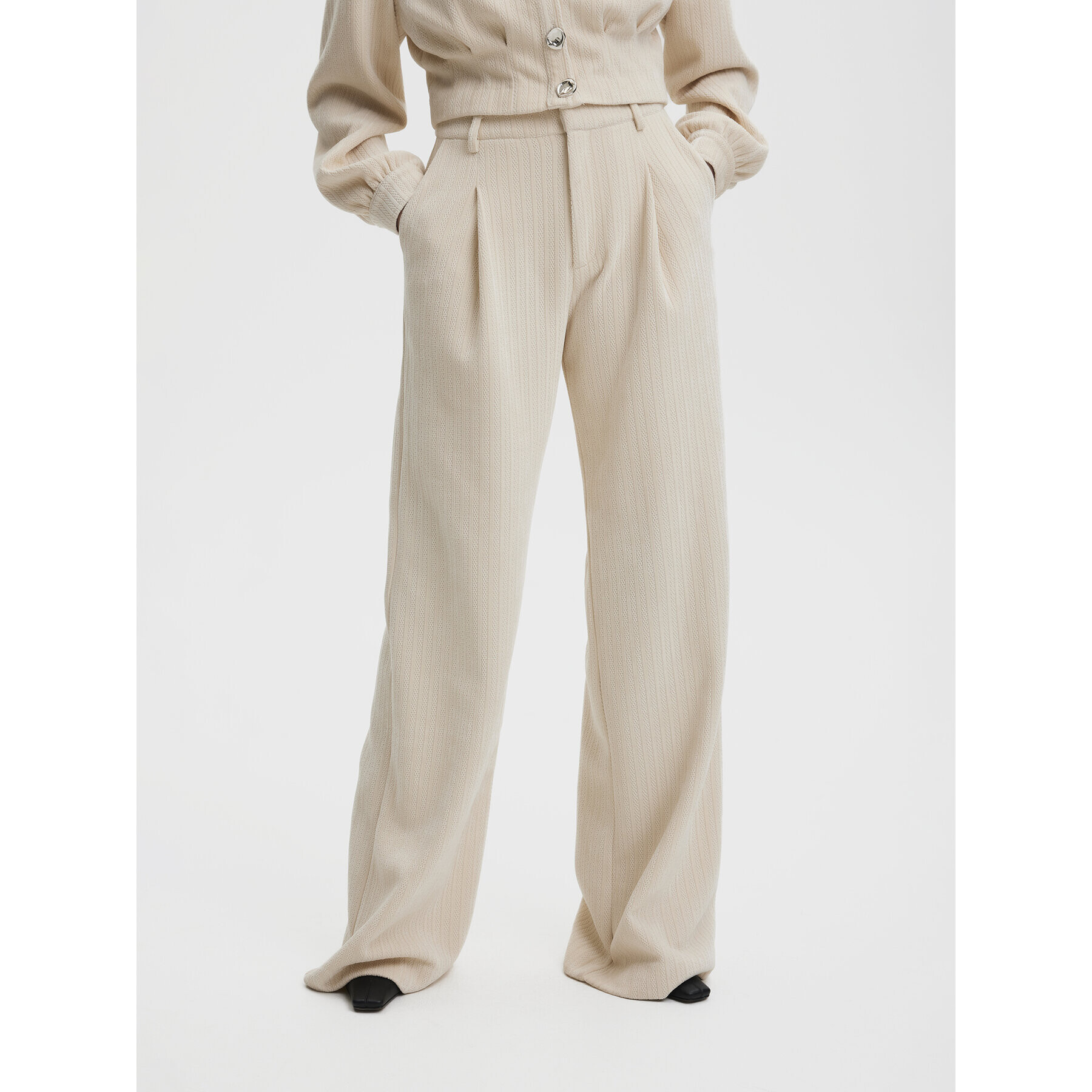Gestuz Текстилни панталони 10908694 Екрю Relaxed Fit - Pepit.bg