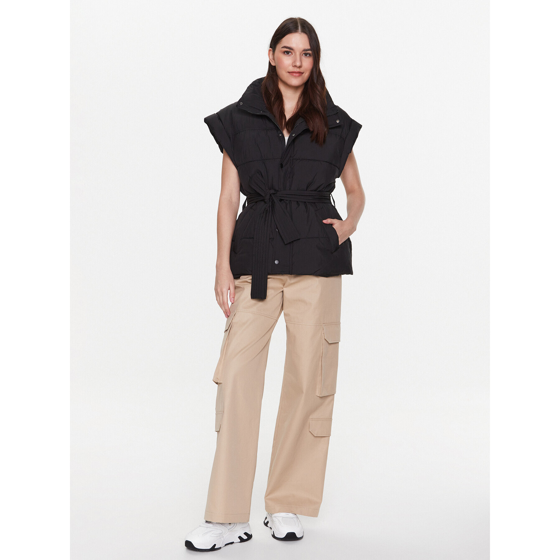 Gina Tricot Елек Leandra 17905 Черен Relaxed Fit - Pepit.bg