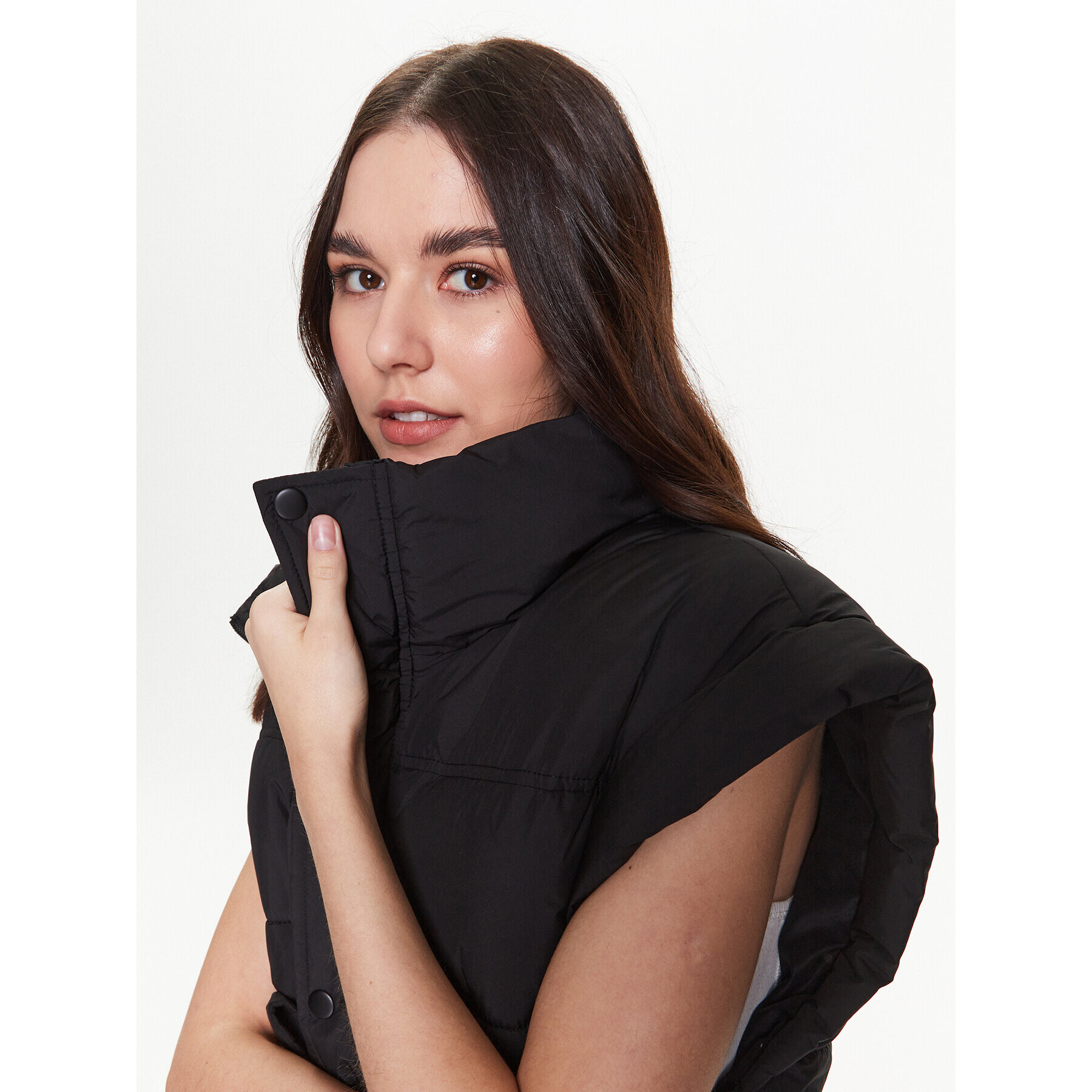 Gina Tricot Елек Leandra 17905 Черен Relaxed Fit - Pepit.bg