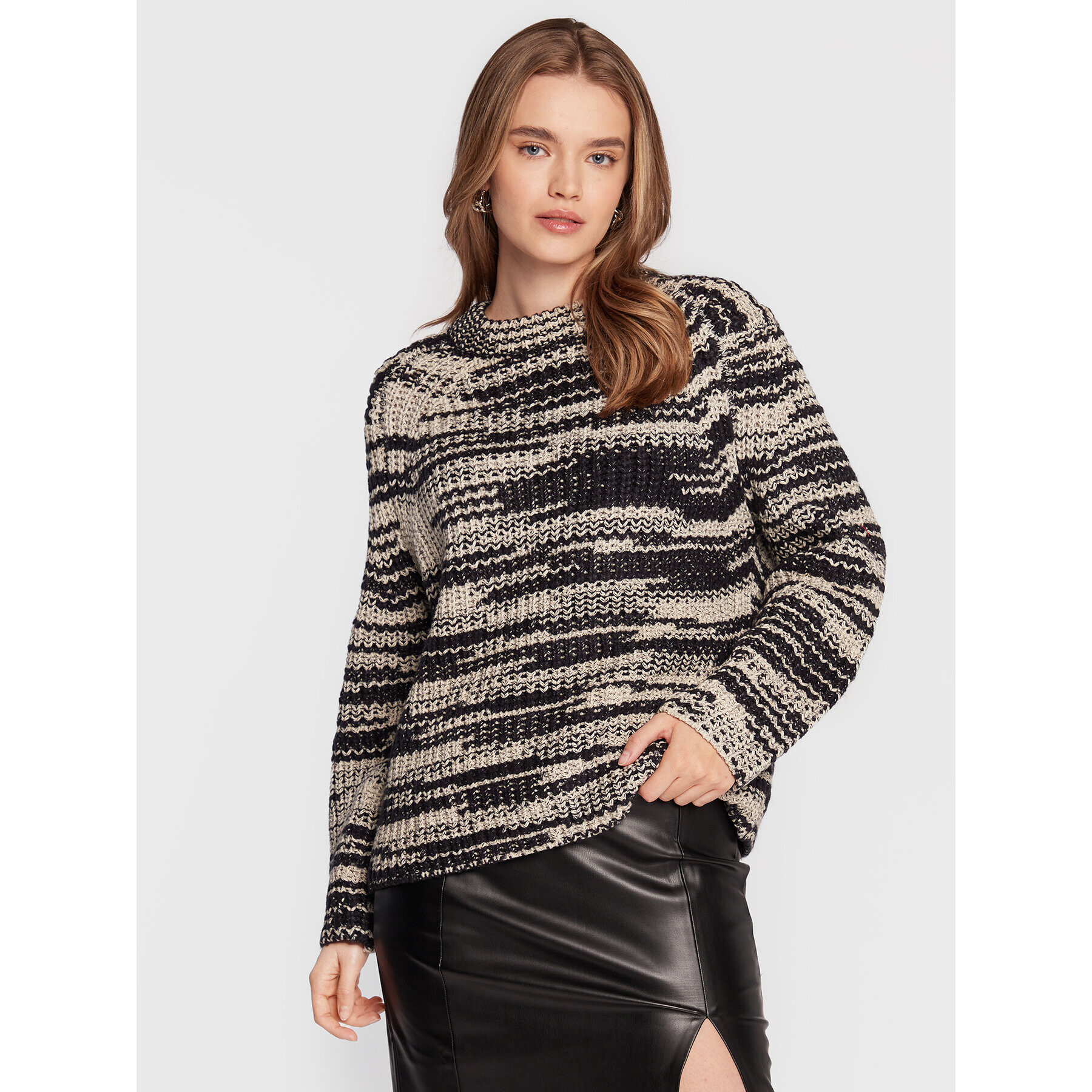 Gina Tricot Пуловер Bea 17715 Черен Relaxed Fit - Pepit.bg