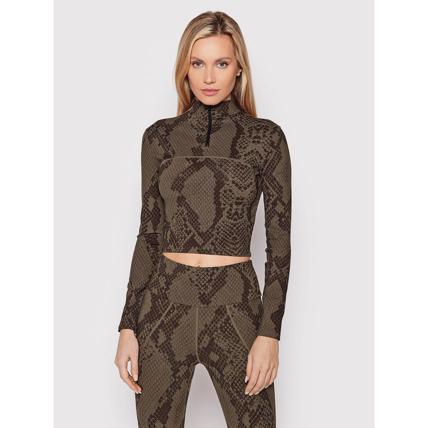 Guess Блуза O1BA43 MC04N Кафяв Slim Fit - Pepit.bg