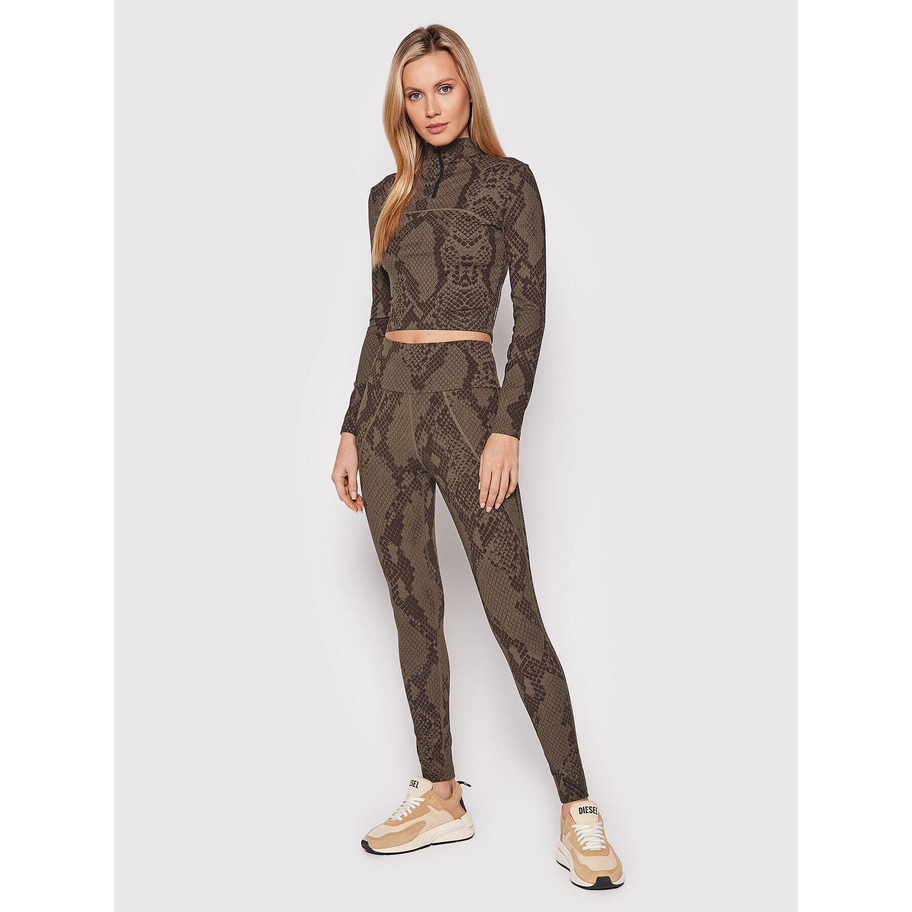 Guess Блуза O1BA43 MC04N Кафяв Slim Fit - Pepit.bg