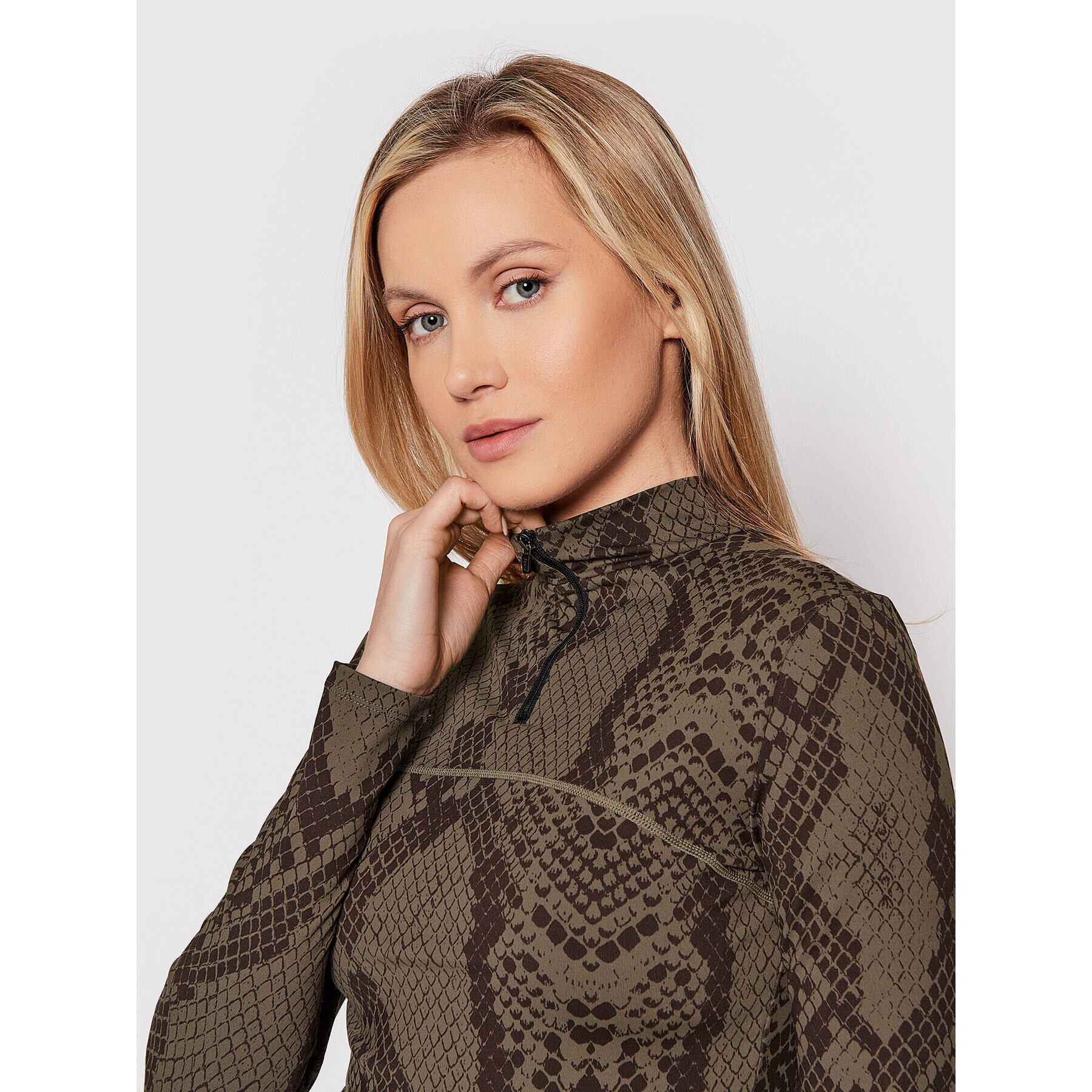 Guess Блуза O1BA43 MC04N Кафяв Slim Fit - Pepit.bg