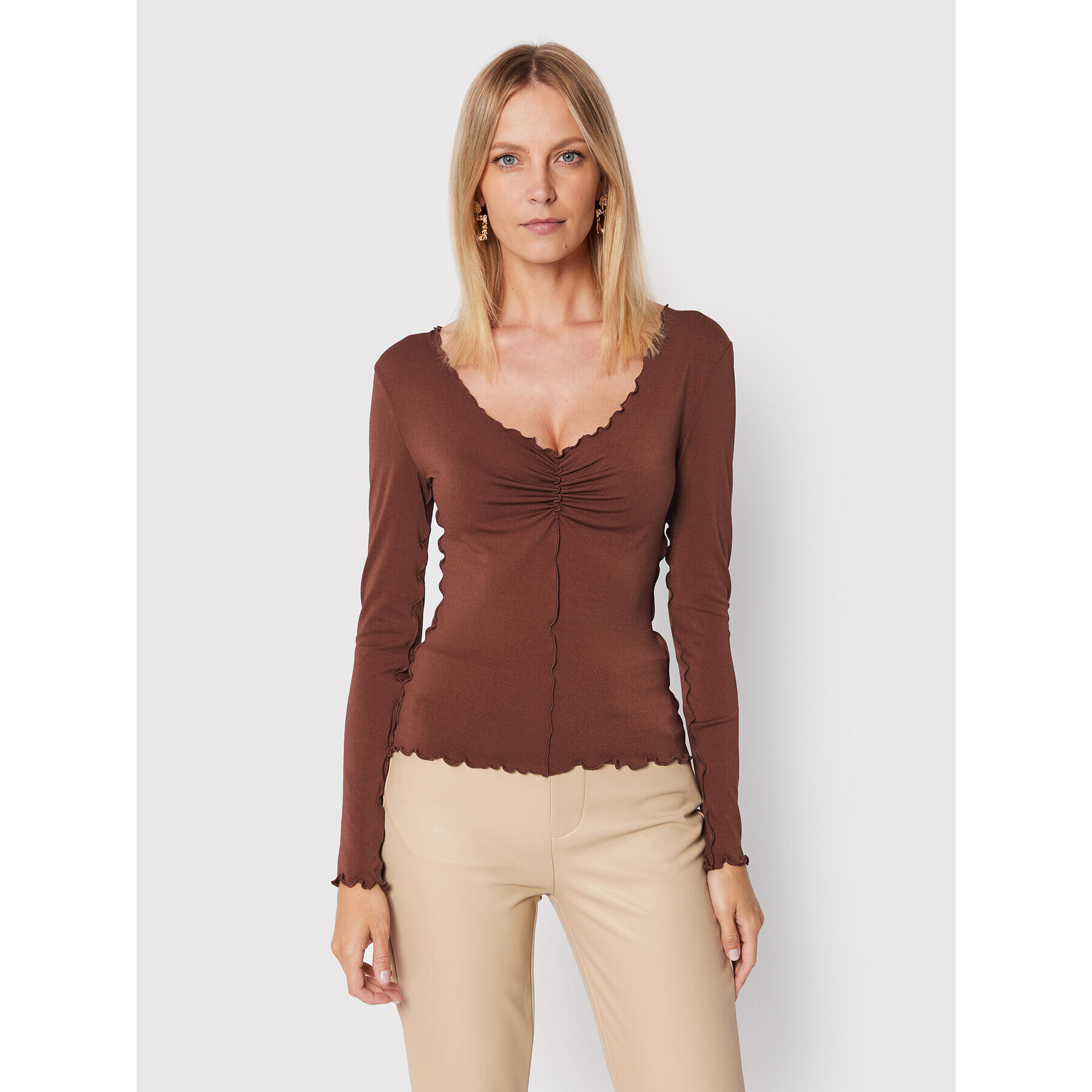 Guess Блуза W2BP65 KBEL2 Кафяв Slim Fit - Pepit.bg