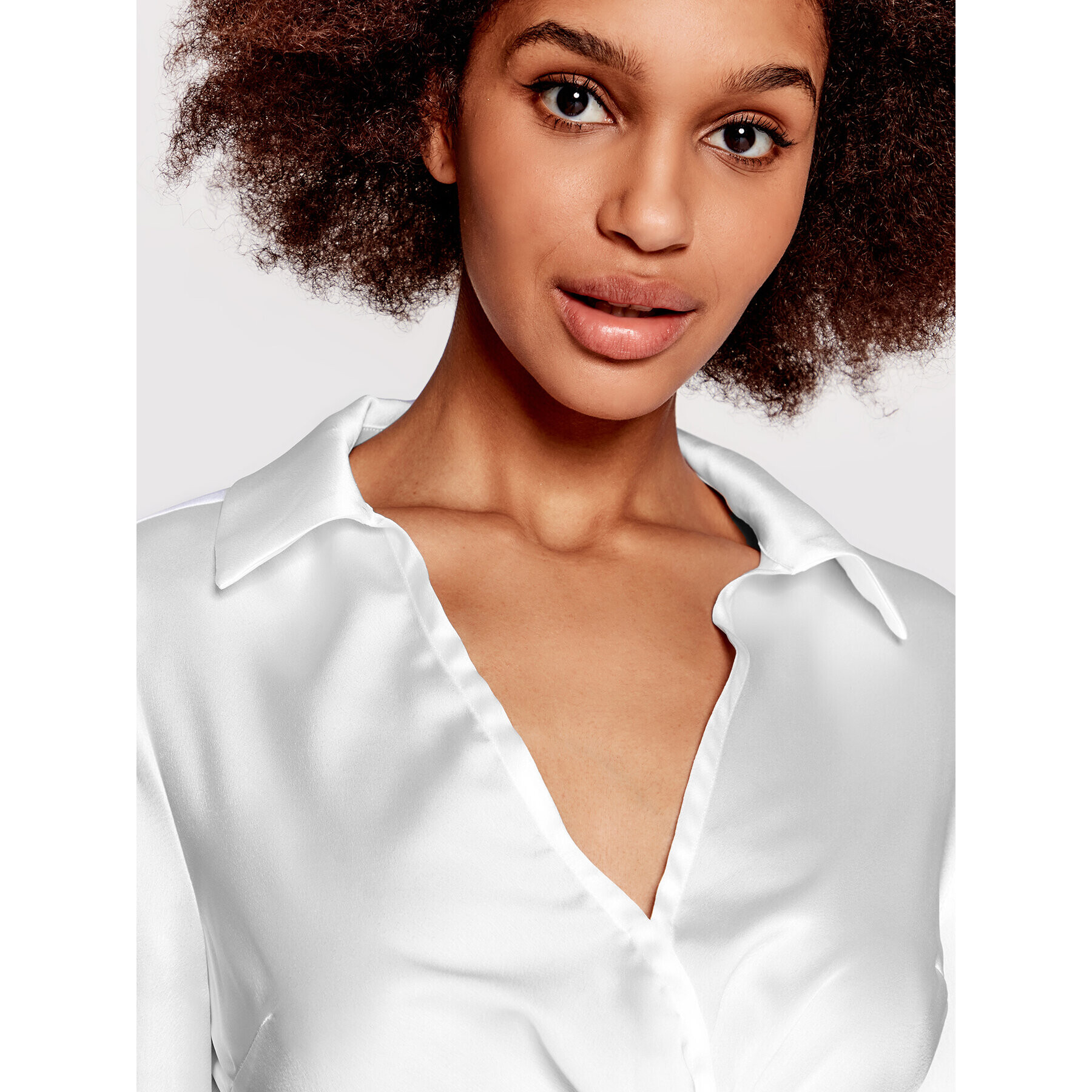 Guess Блуза W2GH96 WD8G2 Бял Regular Fit - Pepit.bg