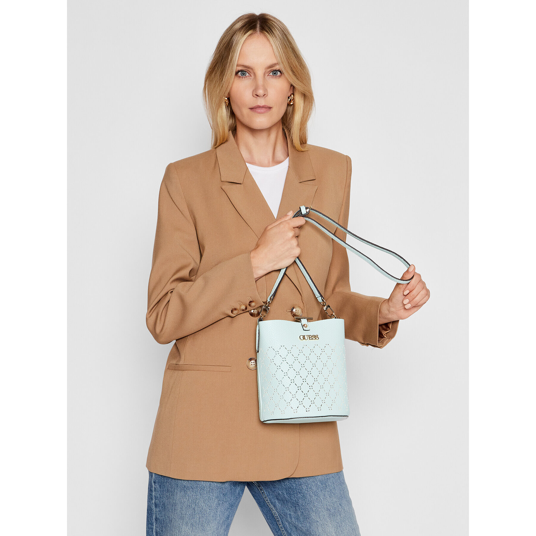 Guess Дамска чанта Amara Bucket HWXG84 93010 Син - Pepit.bg
