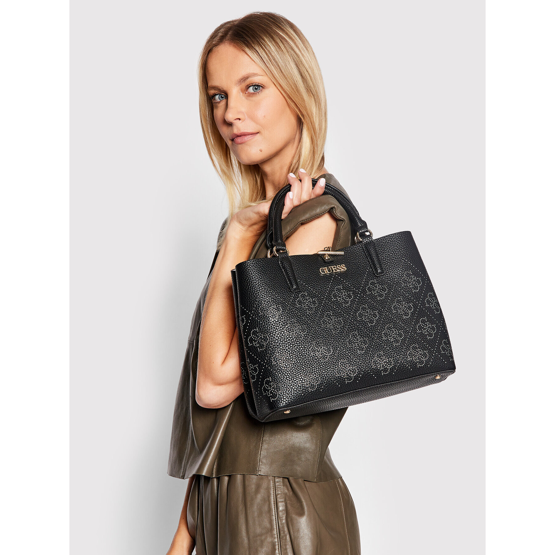 Guess Дамска чанта Amara (Sg) HWSG84 93060 Черен - Pepit.bg