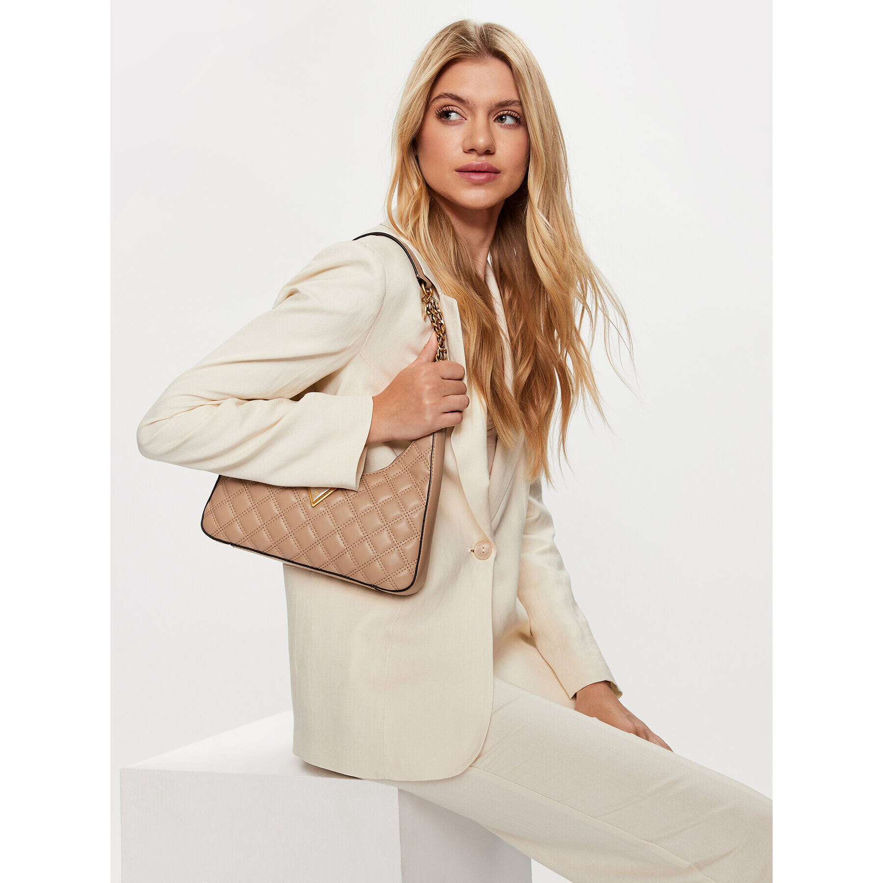 Guess Дамска чанта Guilly (QA) HWQA87 48180 Бежов - Pepit.bg