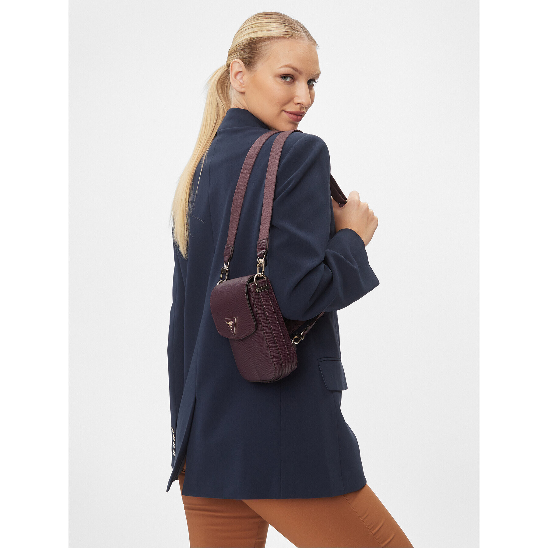 Guess Дамска чанта HWVG89 83810 Виолетов - Pepit.bg