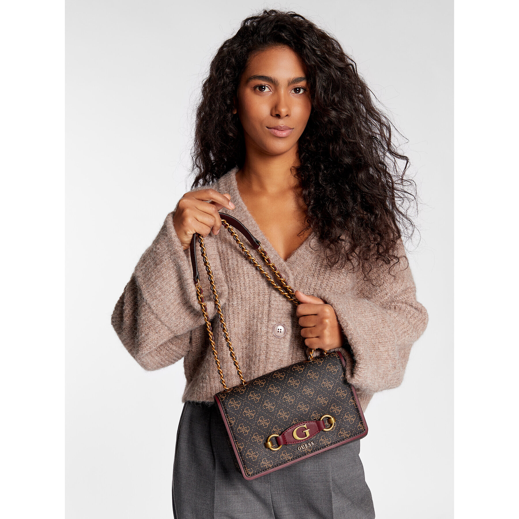 Guess Дамска чанта Izzy (Qb) HWQB86 54210 Черен - Pepit.bg