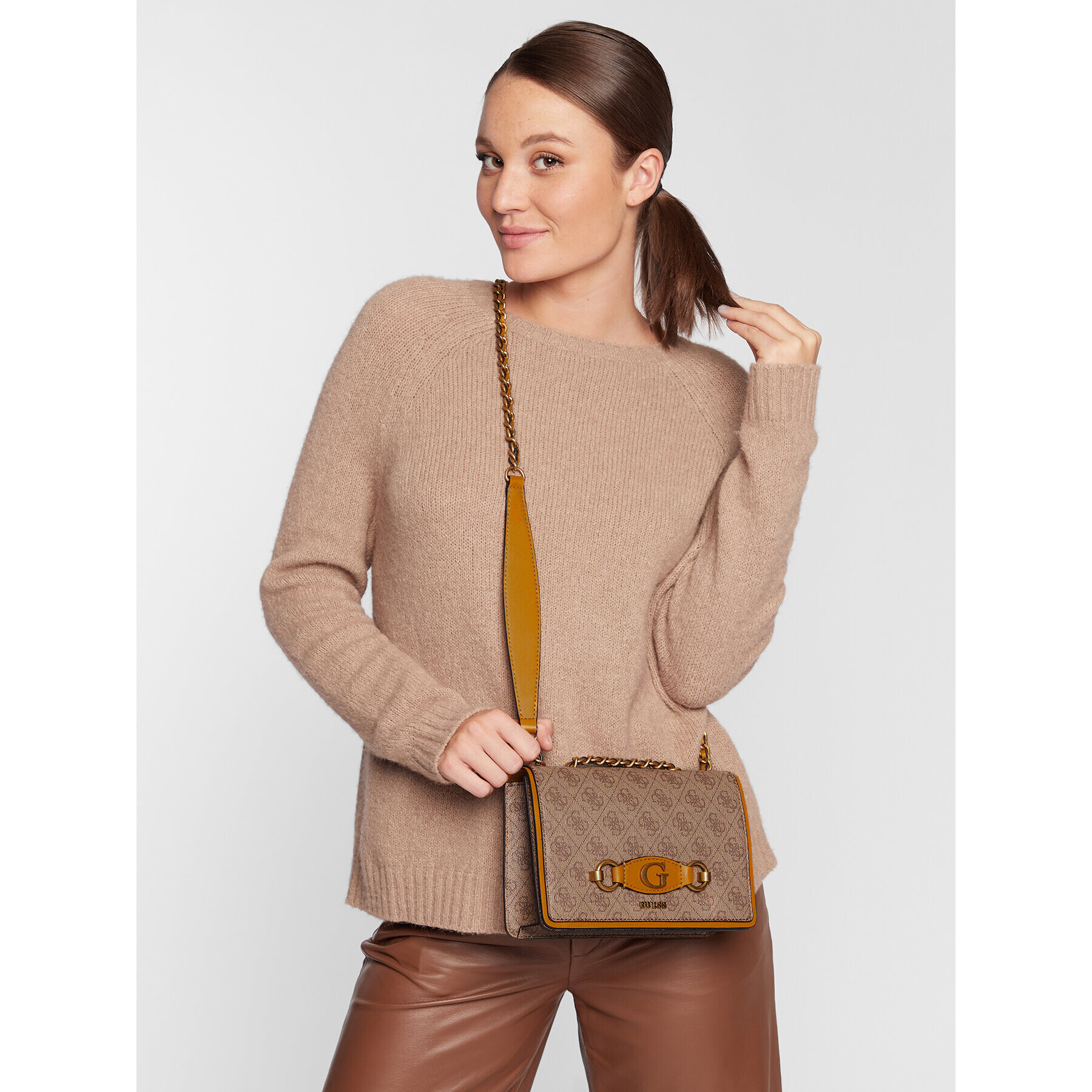 Guess Дамска чанта Izzy (SB) HWSB86 54210 Бежов - Pepit.bg